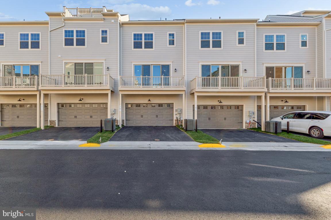 POTOMAC STATION MARKETPLACE - Residential