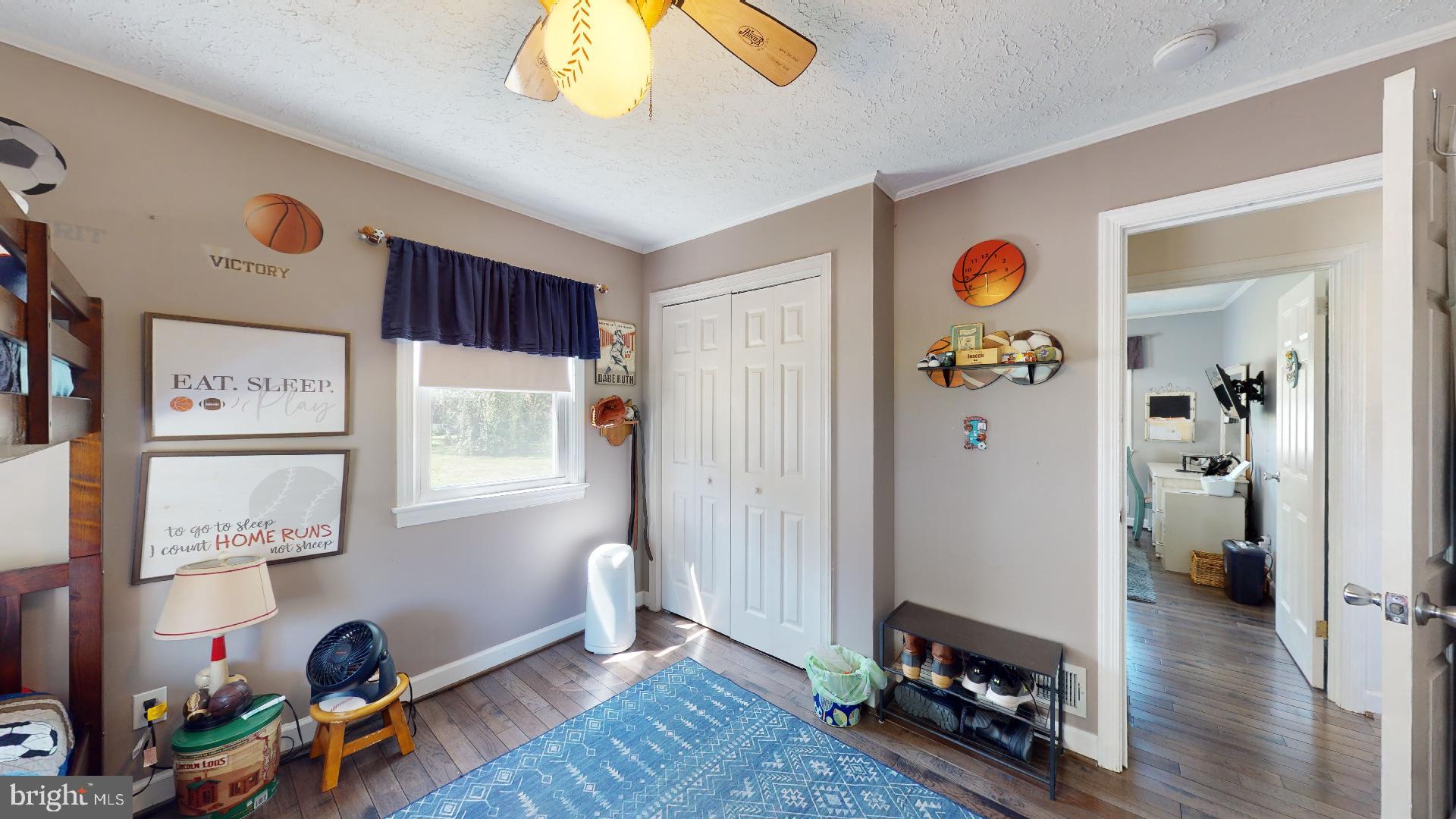 HOLLYWOOD SHORES - Residential