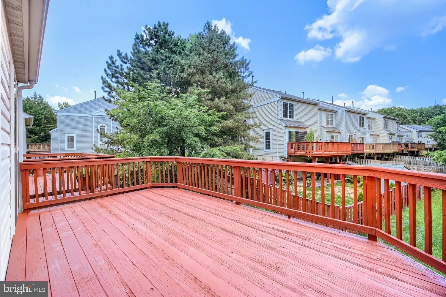 THE VILLAGES OF LYONSFIELD RUN - Residential
