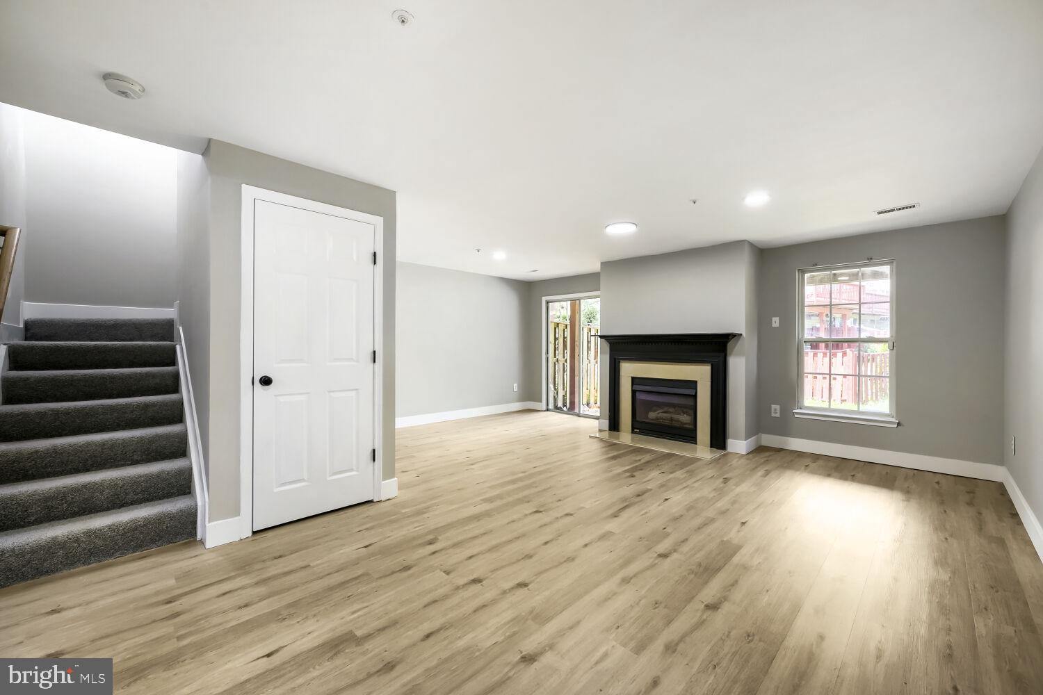 THE VILLAGES OF LYONSFIELD RUN - Residential
