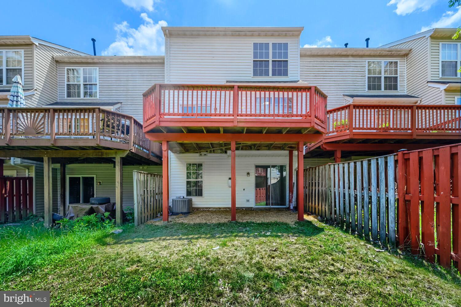 THE VILLAGES OF LYONSFIELD RUN - Residential