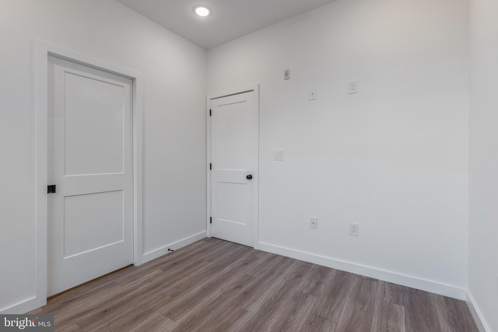 UNIVERSITY CITY - Commercial Sale