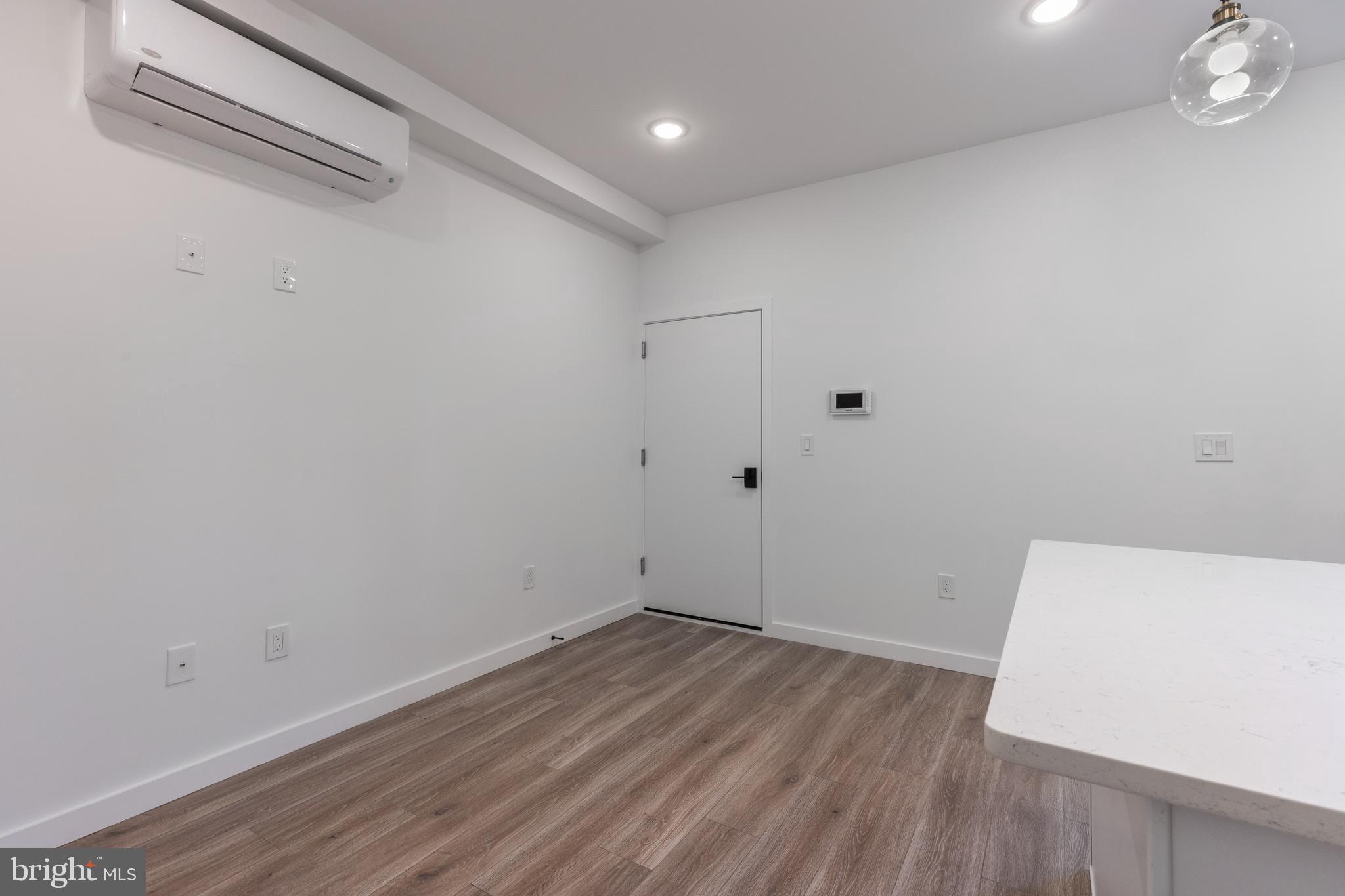 UNIVERSITY CITY - Commercial Sale