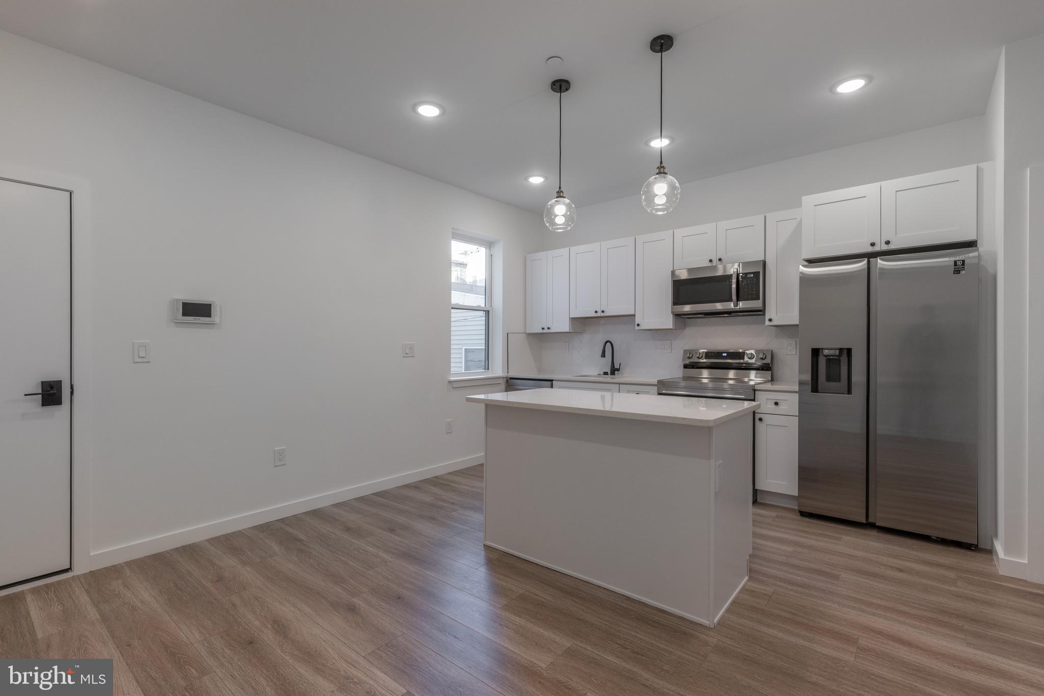 UNIVERSITY CITY - Commercial Sale