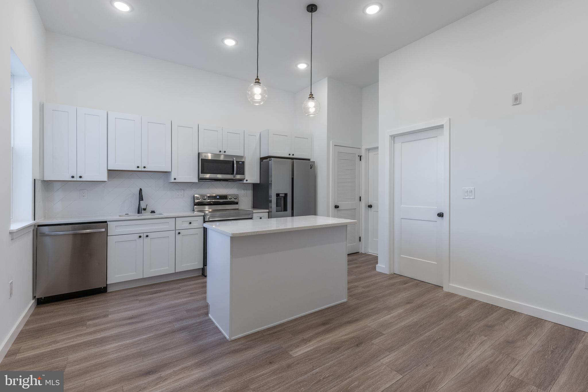 UNIVERSITY CITY - Commercial Sale