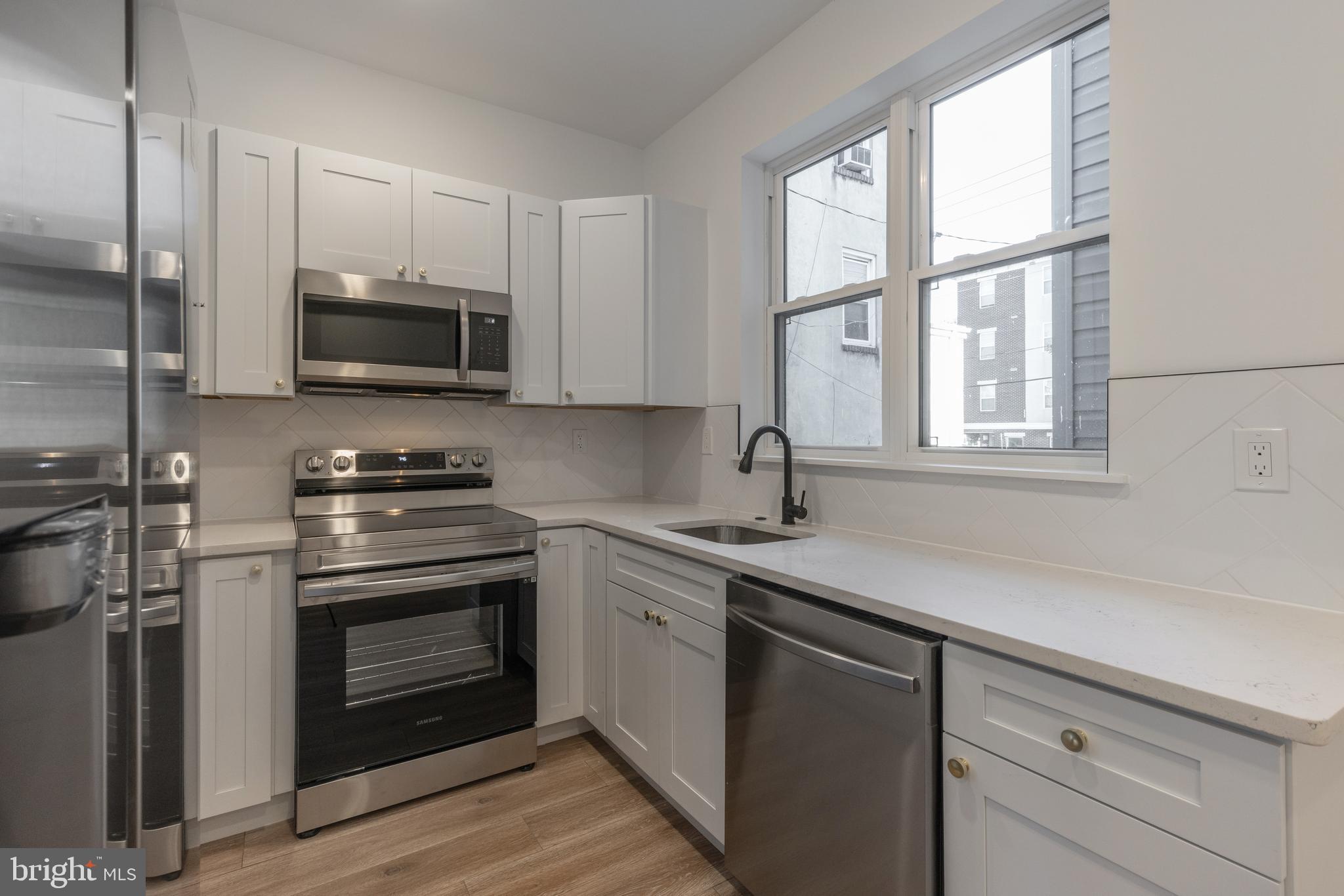 UNIVERSITY CITY - Commercial Sale