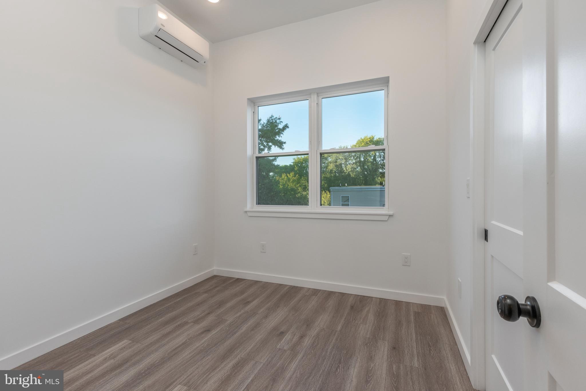 UNIVERSITY CITY - Commercial Sale