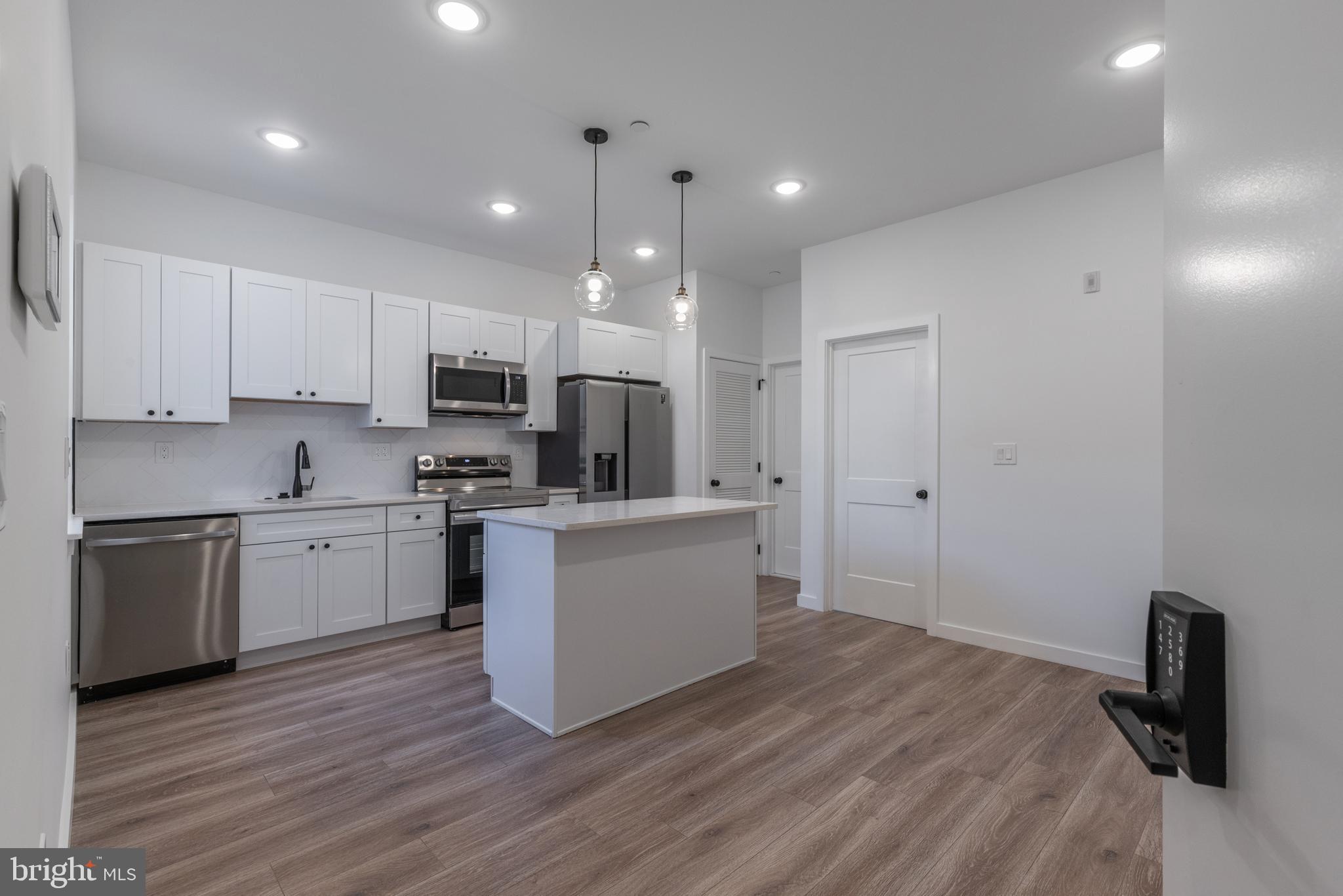 UNIVERSITY CITY - Commercial Sale