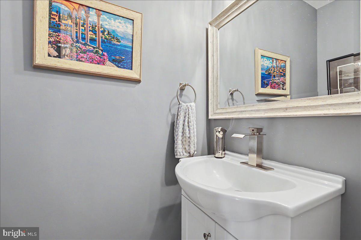 KIMBERLY KNOLL - Residential