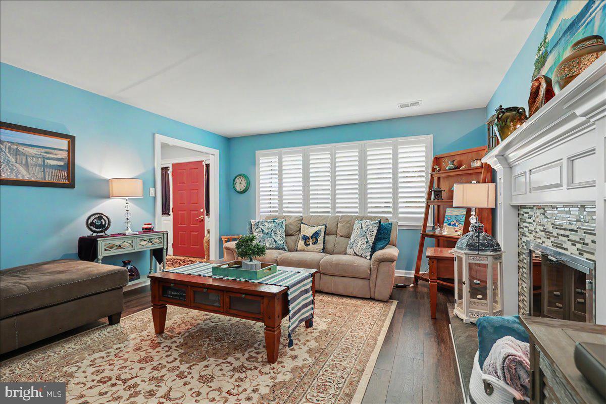 KIMBERLY KNOLL - Residential