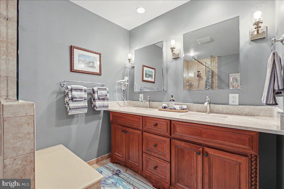 KIMBERLY KNOLL - Residential