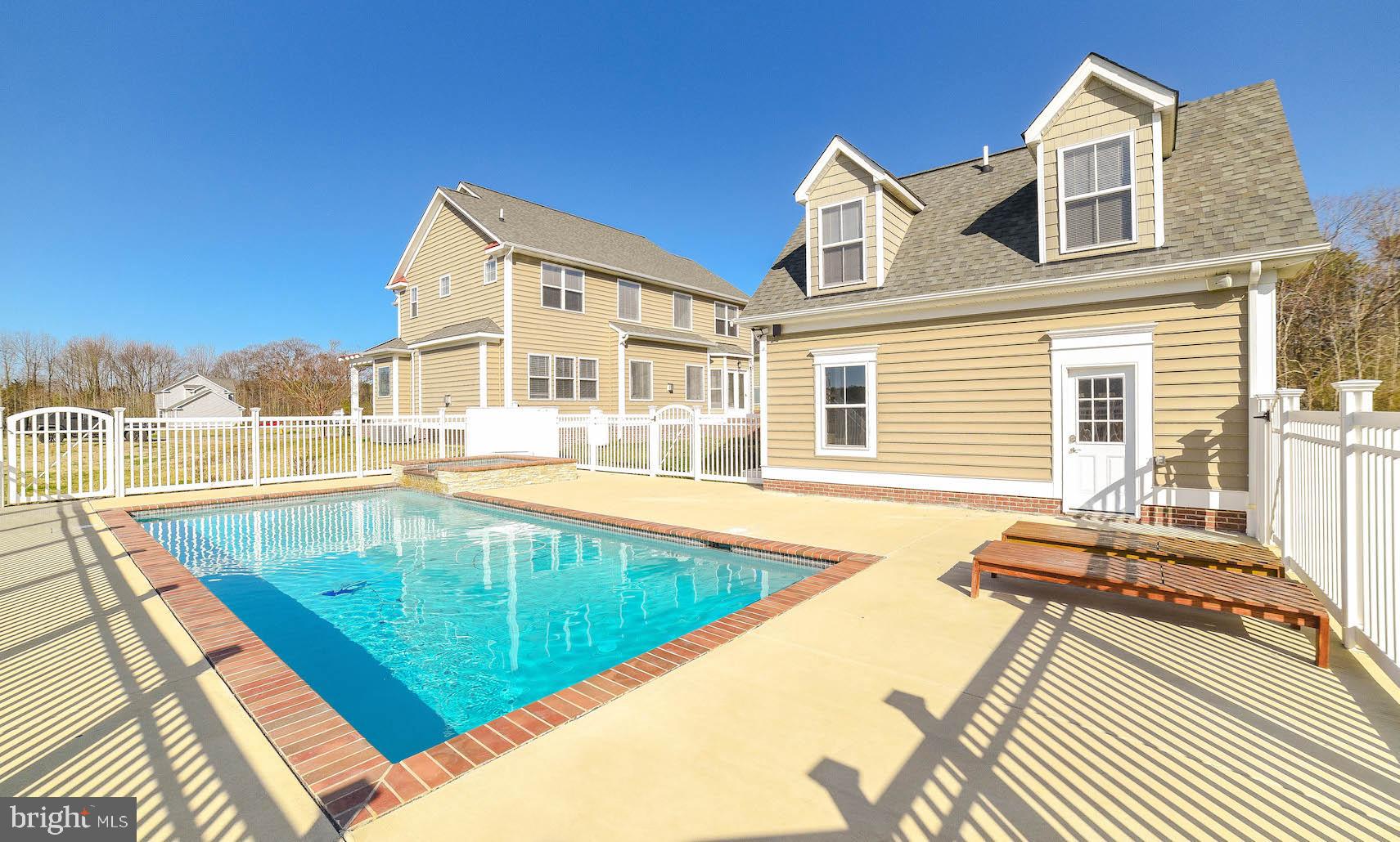 LIGHTHOUSE COMMONS - Residential