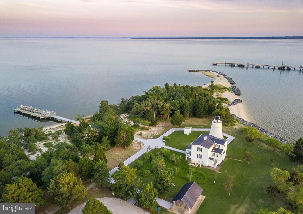 LIGHTHOUSE COMMONS - Residential