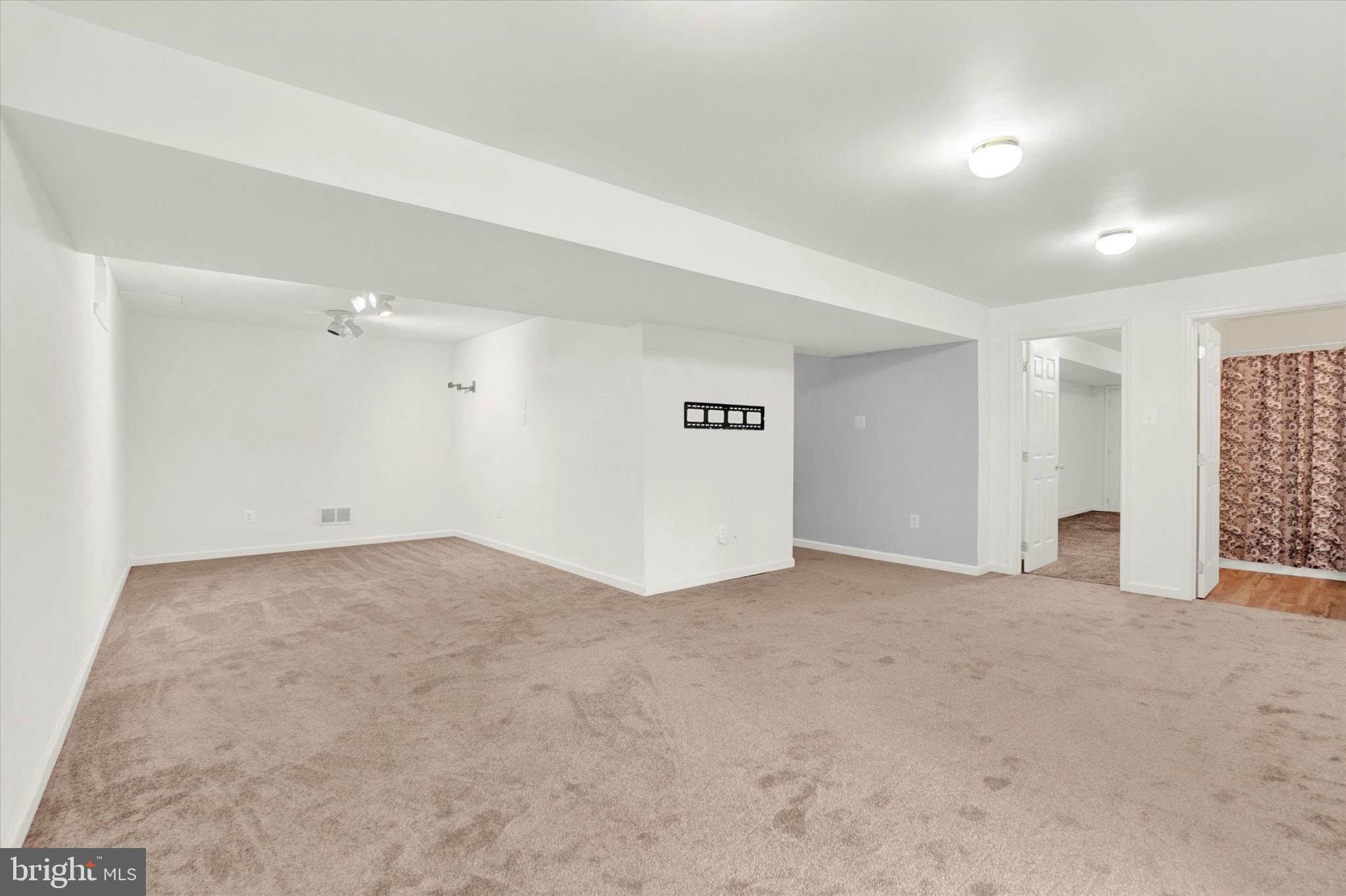 HUNTER CREEK - Residential