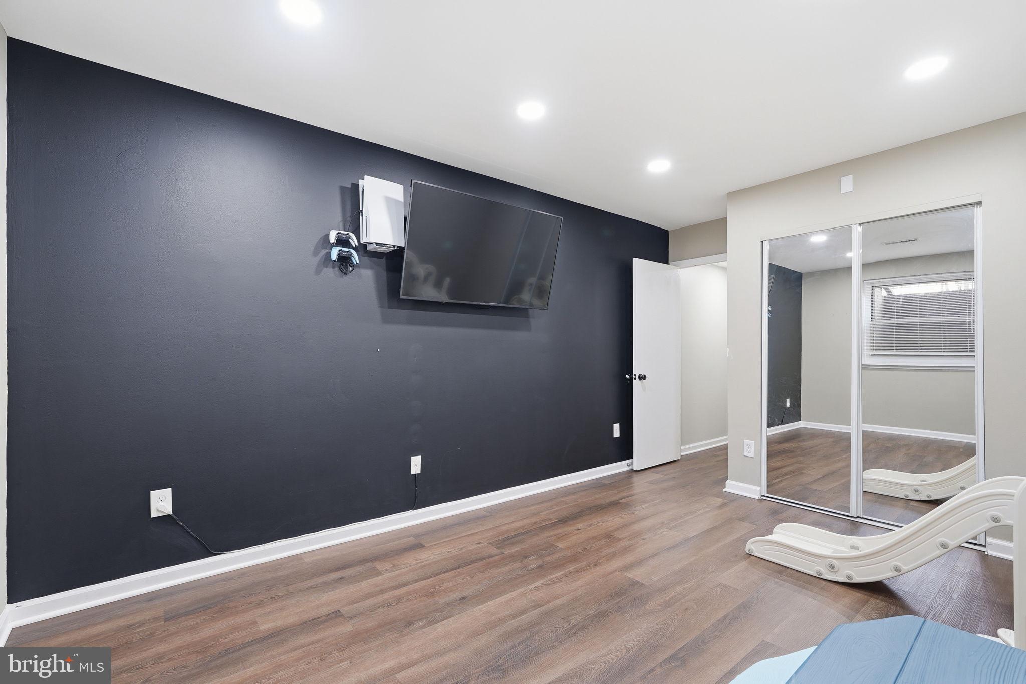 WOODBURN VILLAGE - Residential