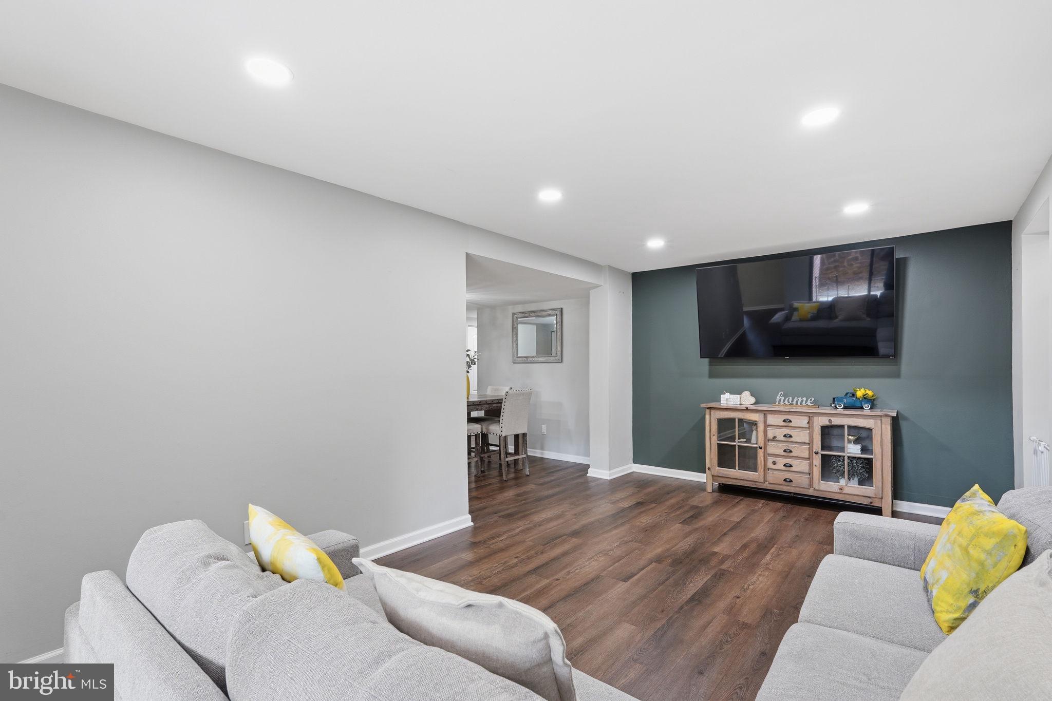 WOODBURN VILLAGE - Residential
