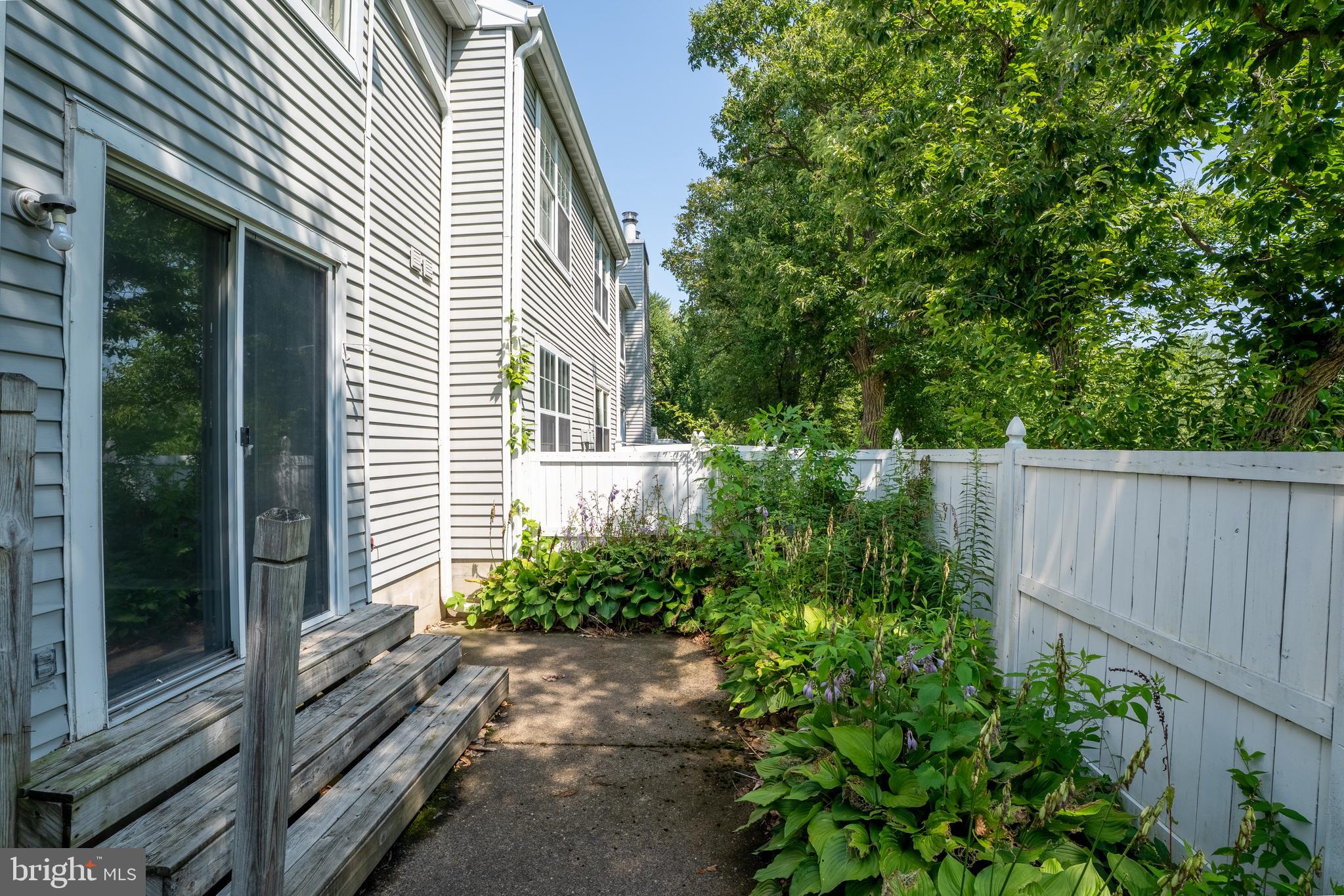 ROSE HOLLOW - Residential