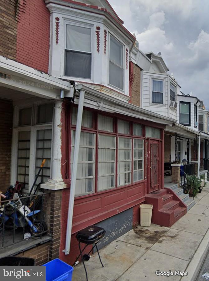 This property is a fixer upper and will require 3rd party approval.  Cash offers only.  Seller to select title company.