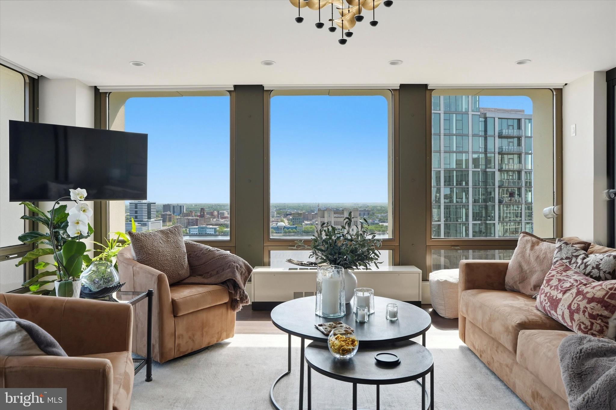 SOCIETY HILL - Residential