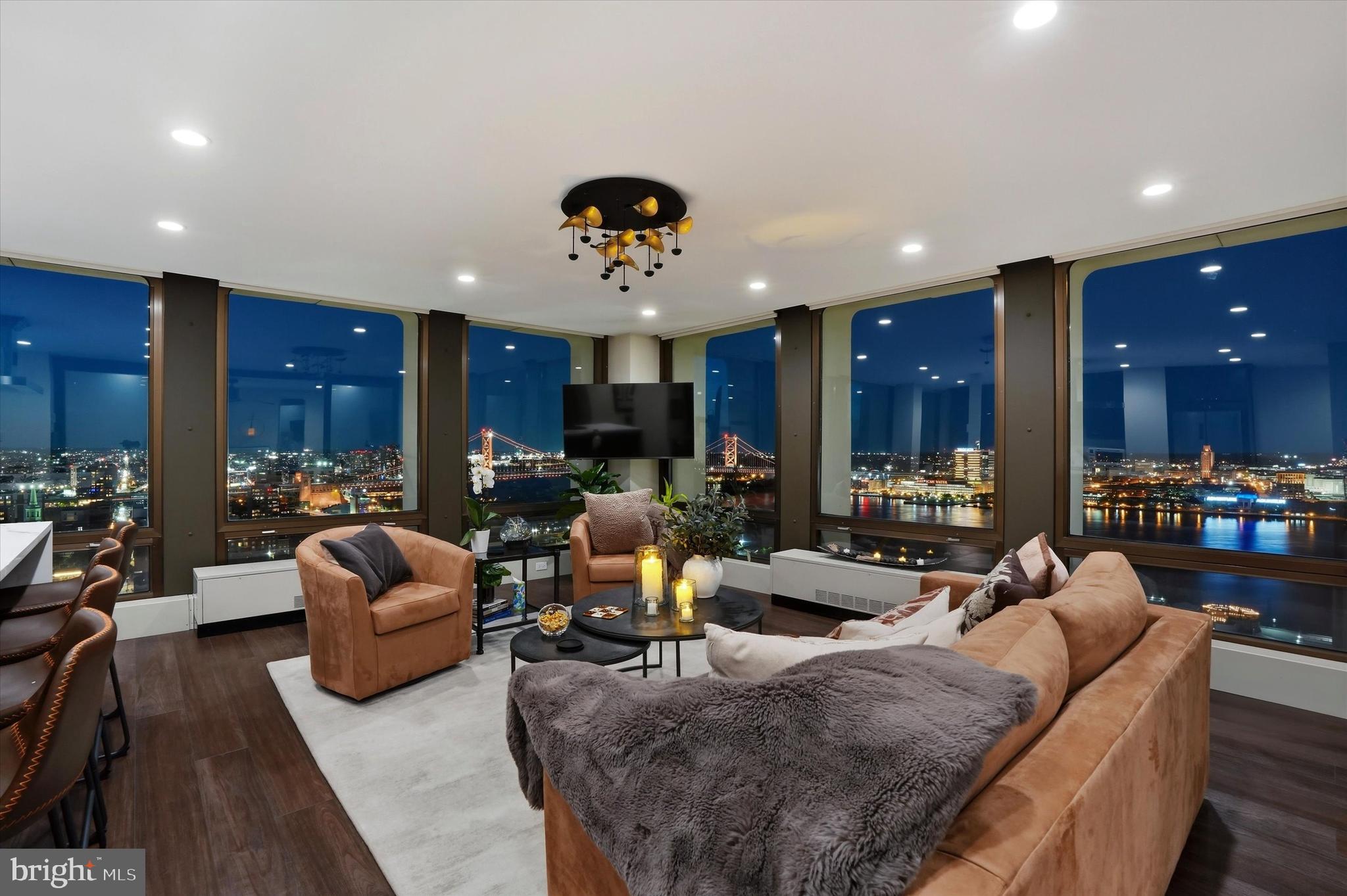 SOCIETY HILL - Residential