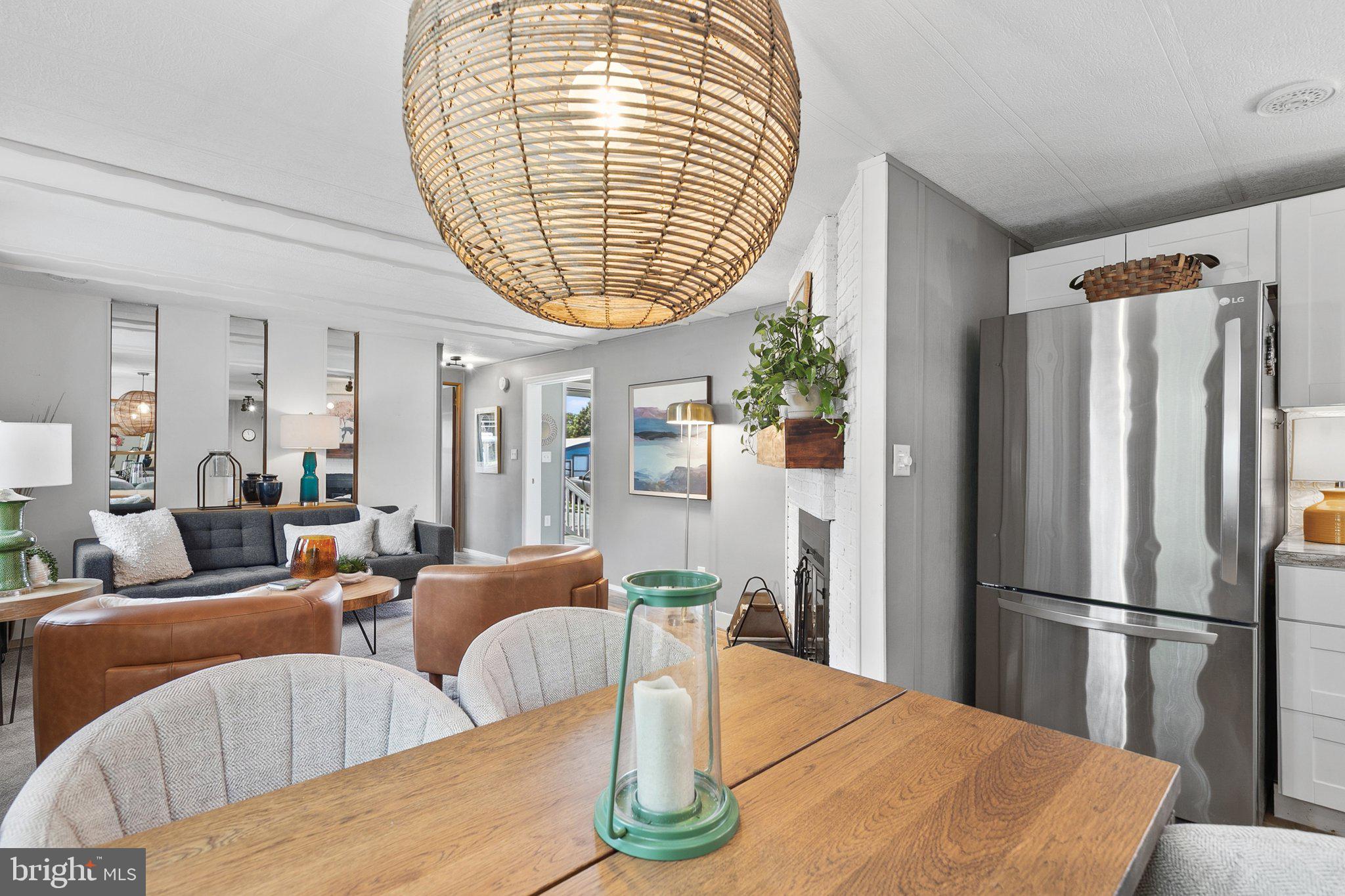 COLONIAL EAST - Residential