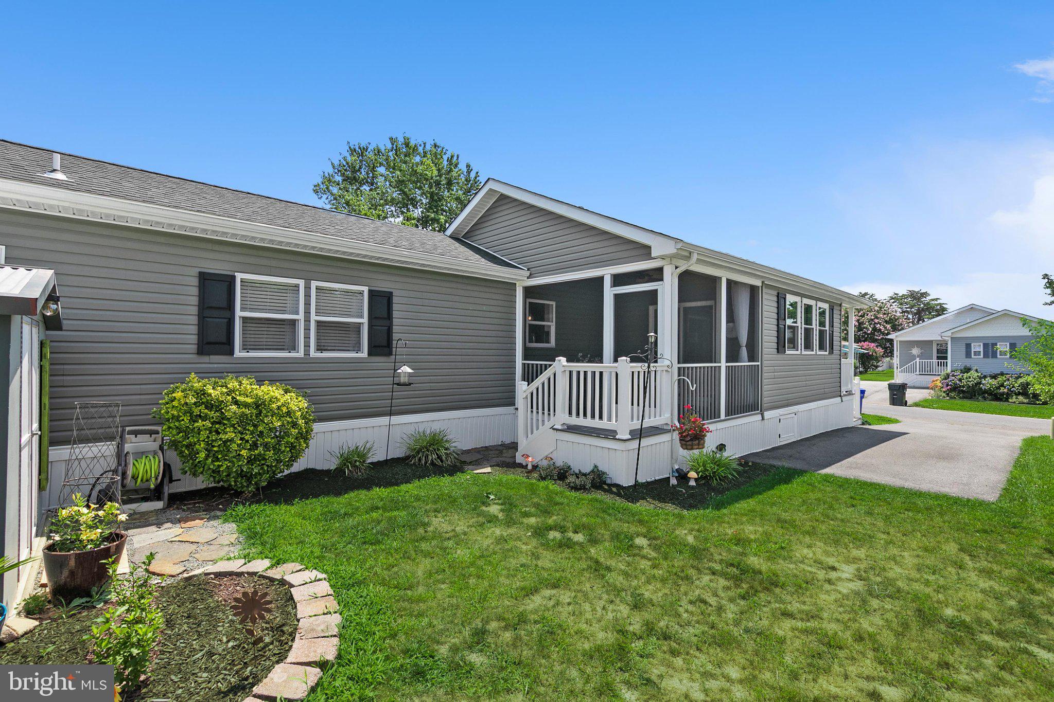 COLONIAL EAST - Residential