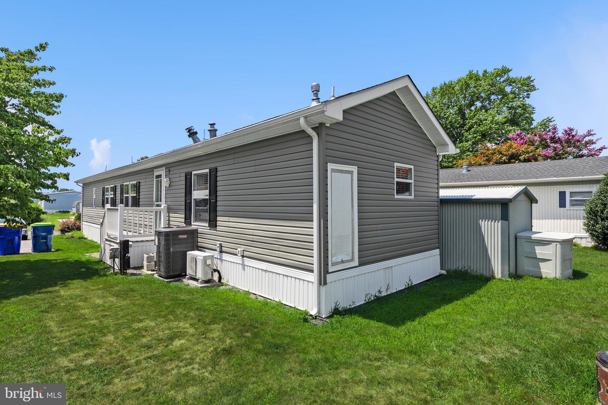 COLONIAL EAST - Residential
