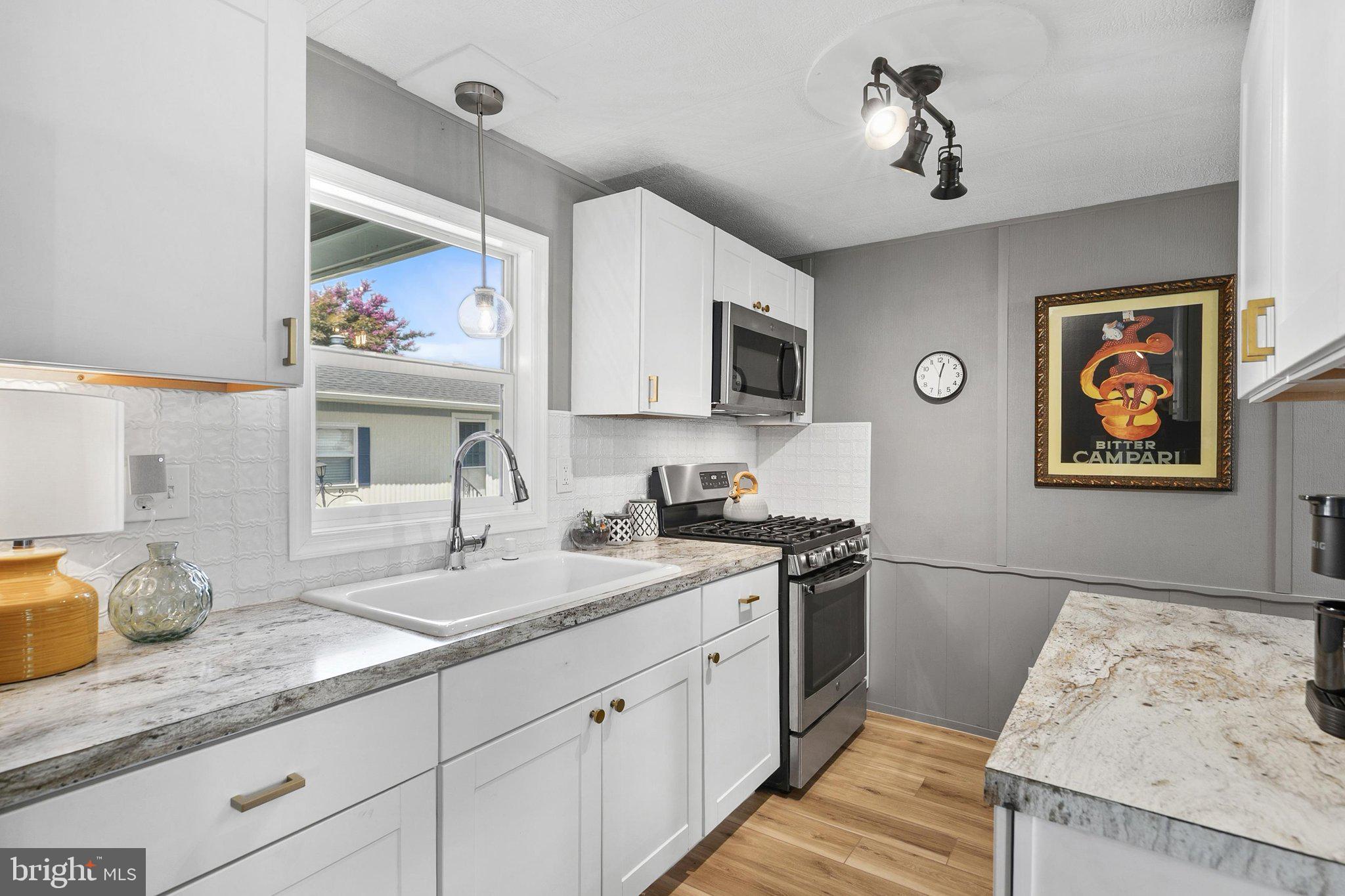 COLONIAL EAST - Residential