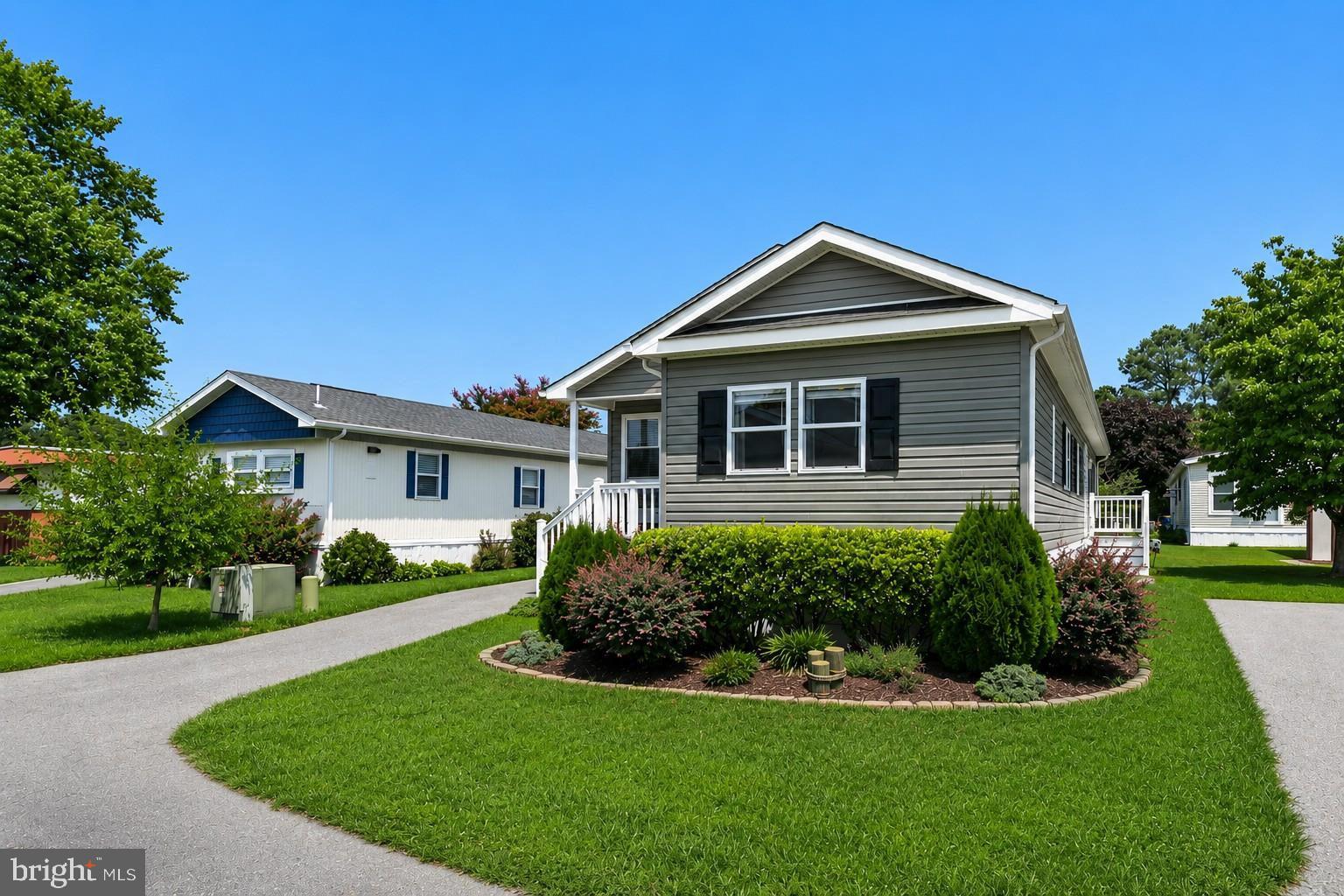 COLONIAL EAST - Residential