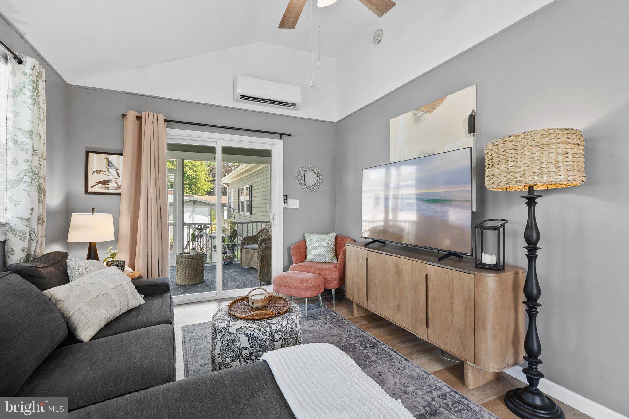 COLONIAL EAST - Residential