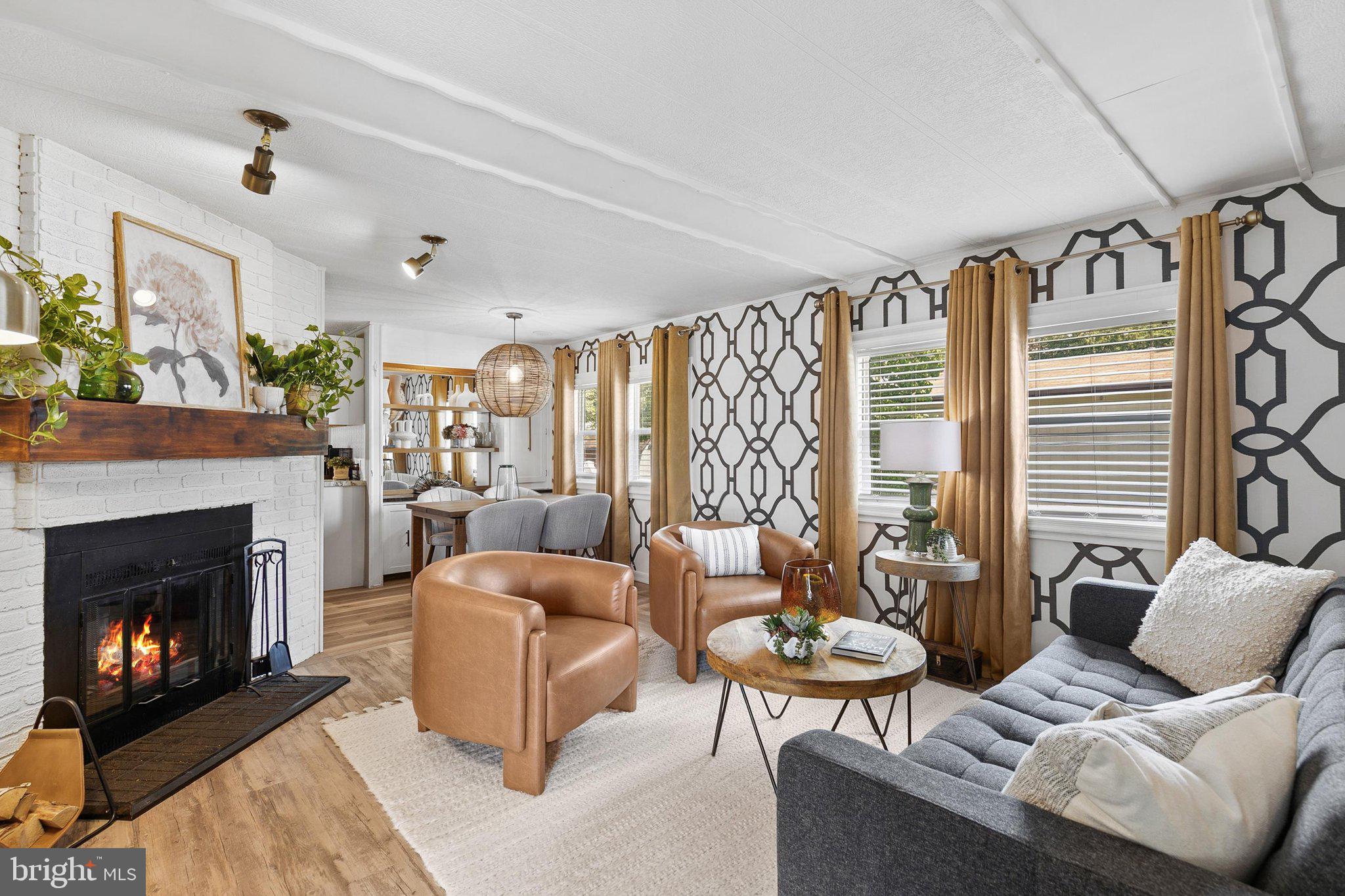 COLONIAL EAST - Residential