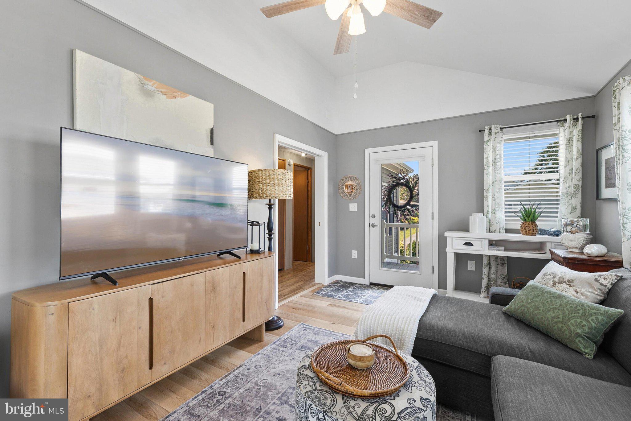 COLONIAL EAST - Residential