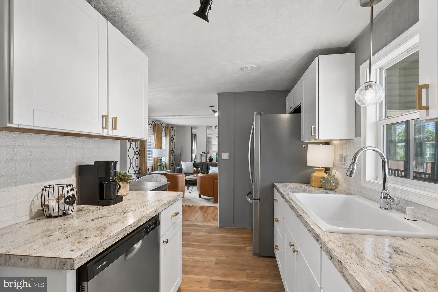 COLONIAL EAST - Residential