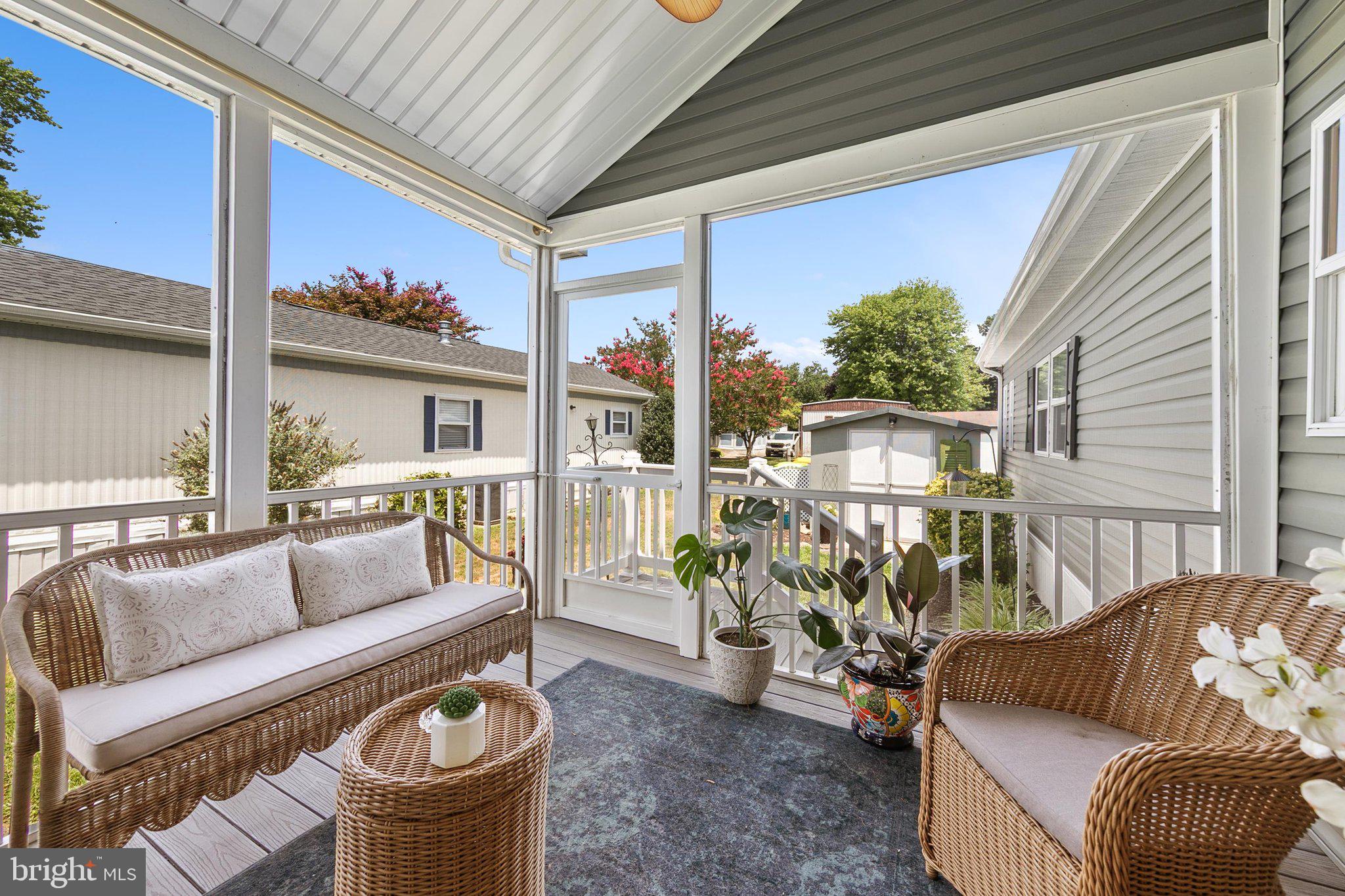 COLONIAL EAST - Residential