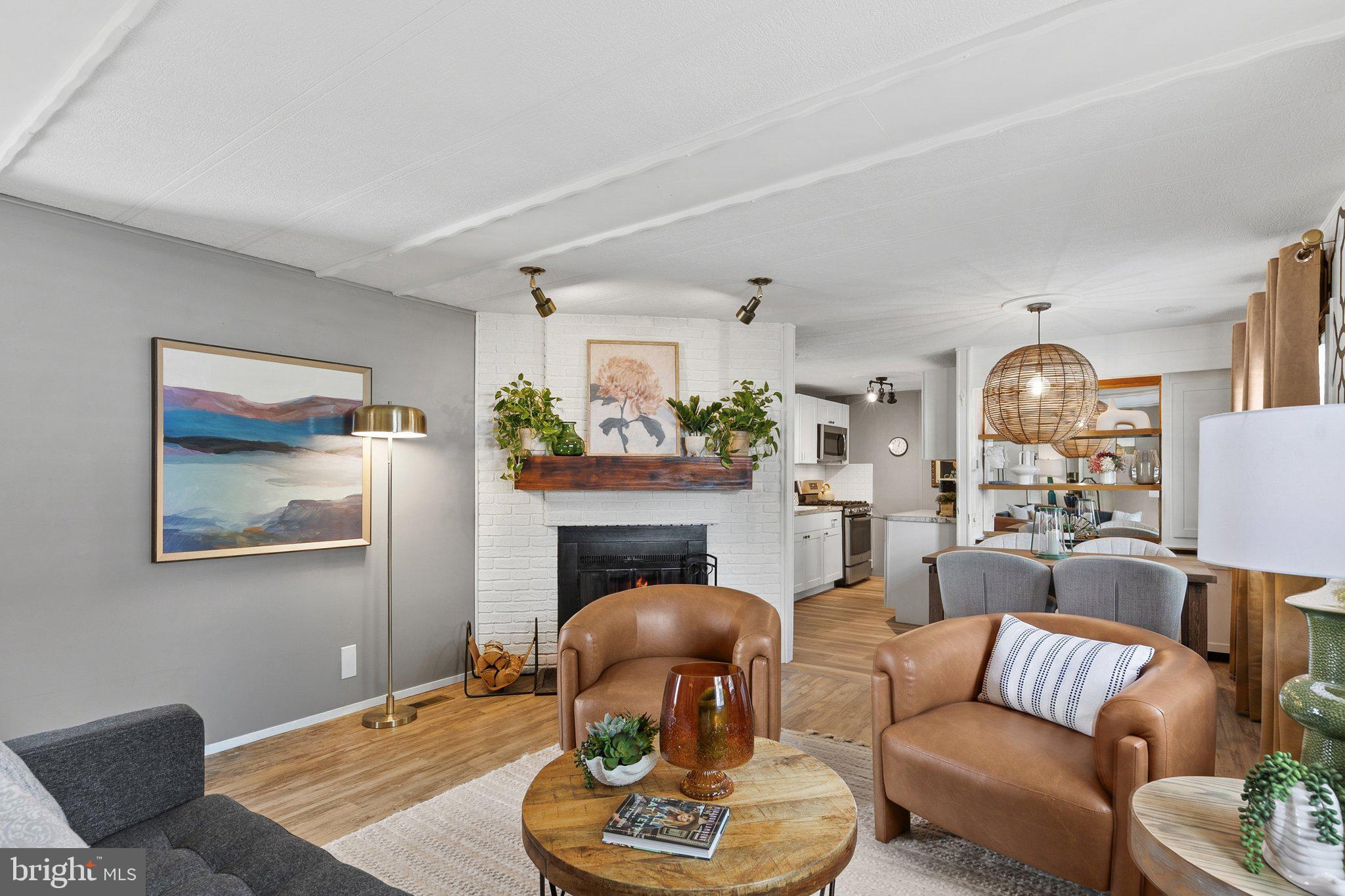 COLONIAL EAST - Residential