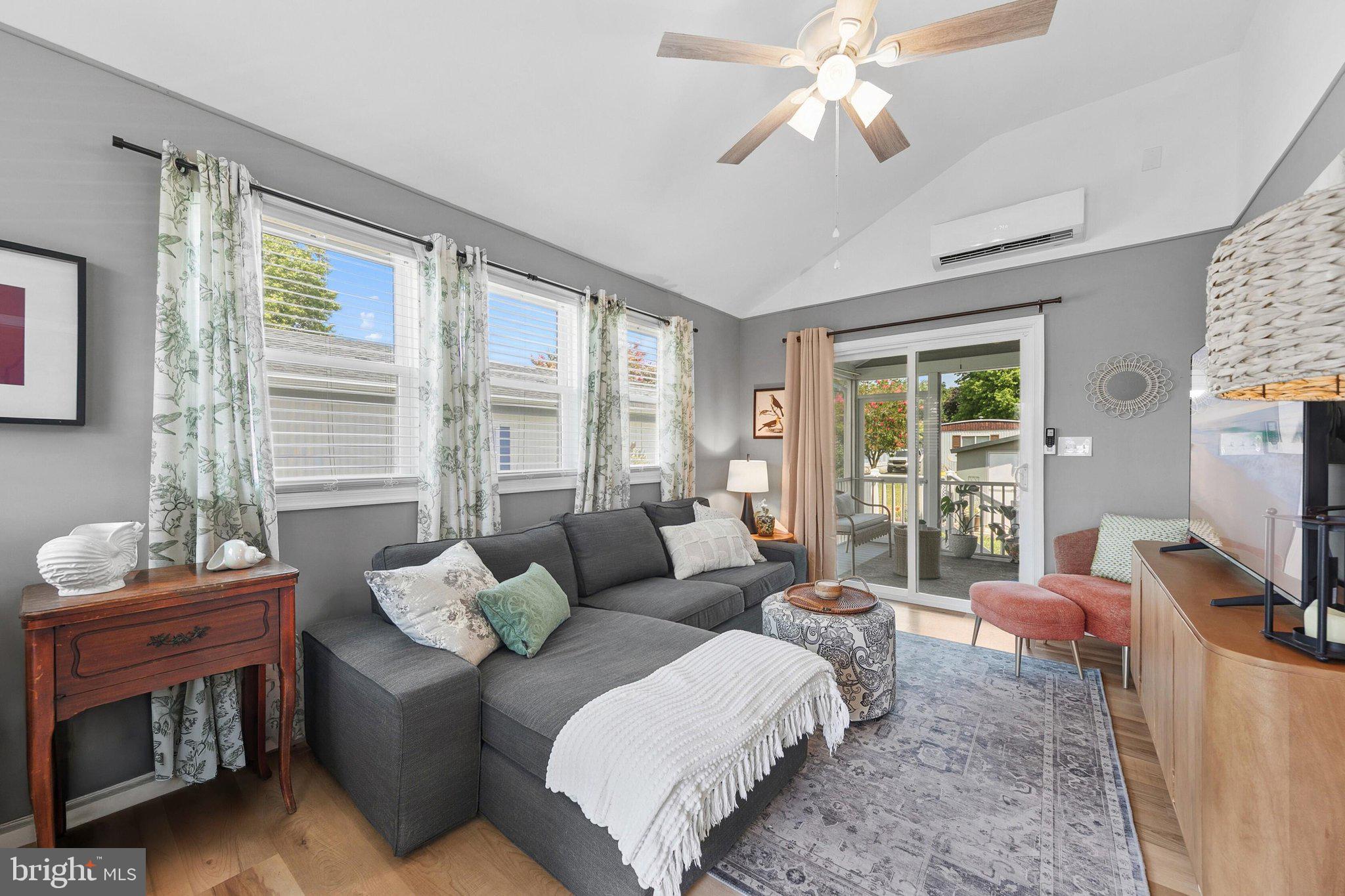 COLONIAL EAST - Residential