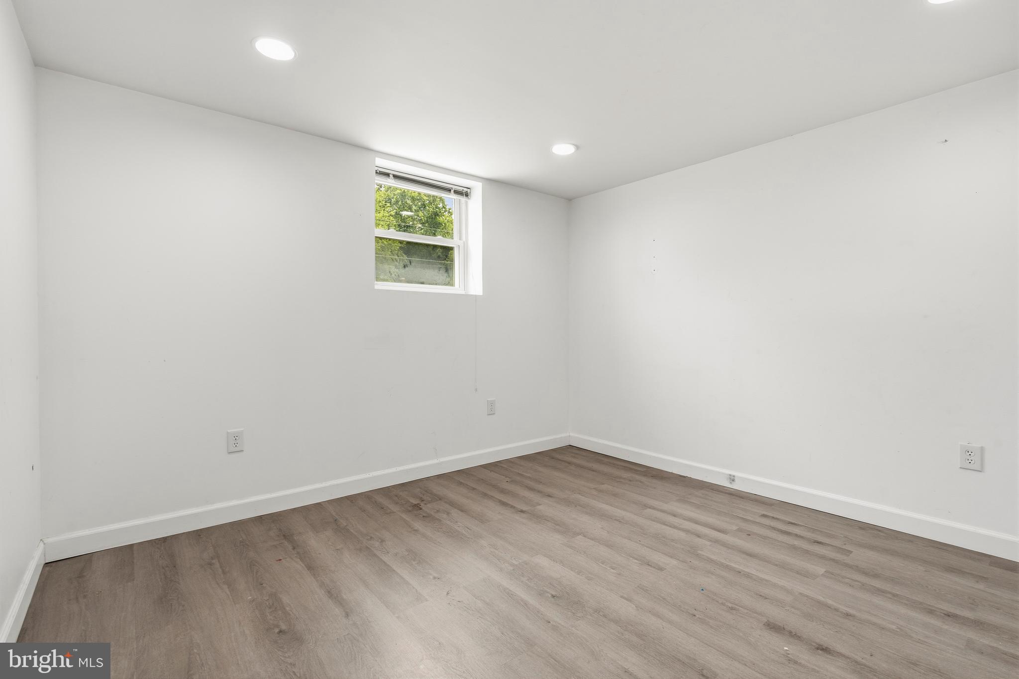 SURRATTS GARDENS - Residential