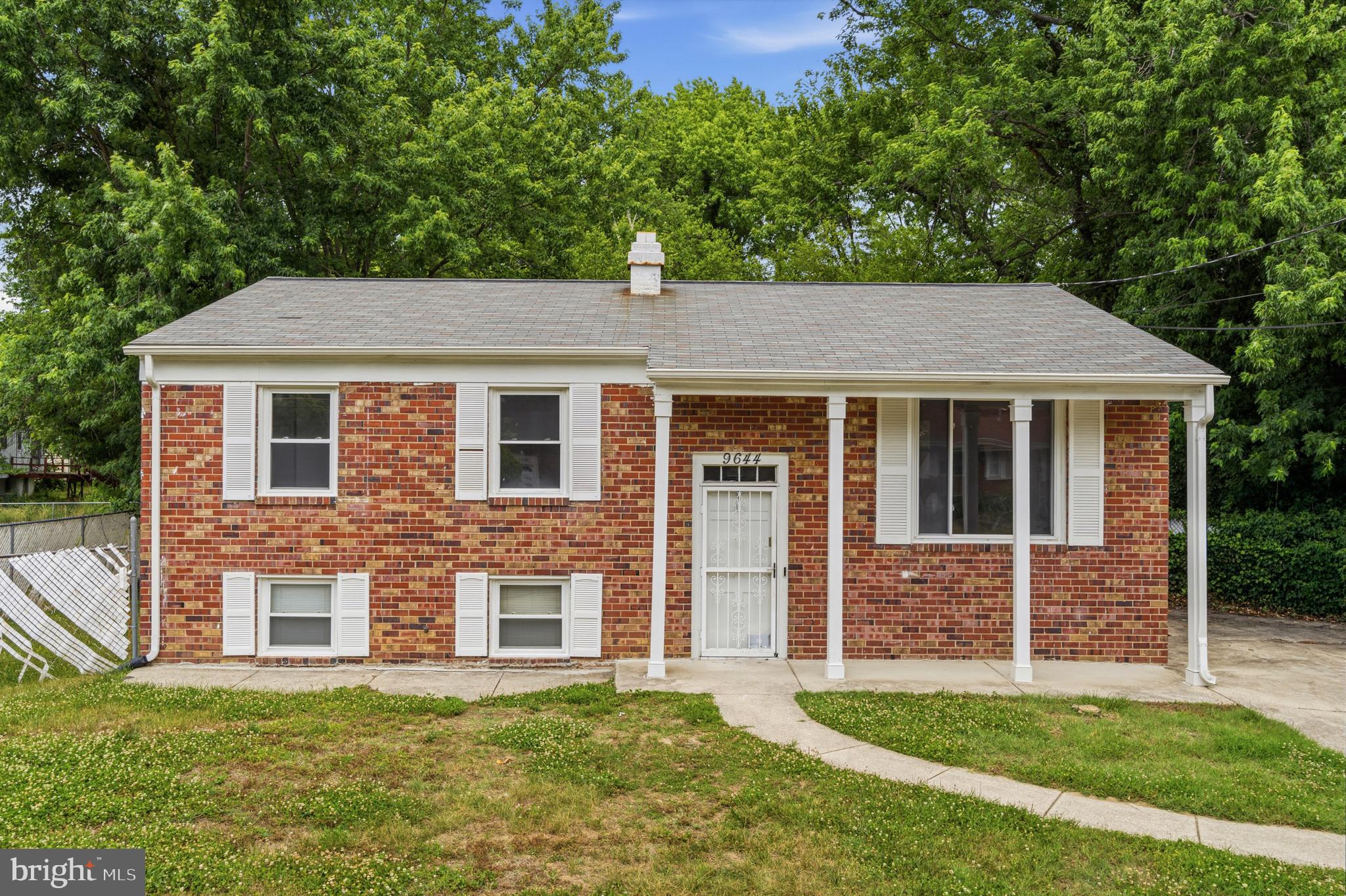 SURRATTS GARDENS - Residential