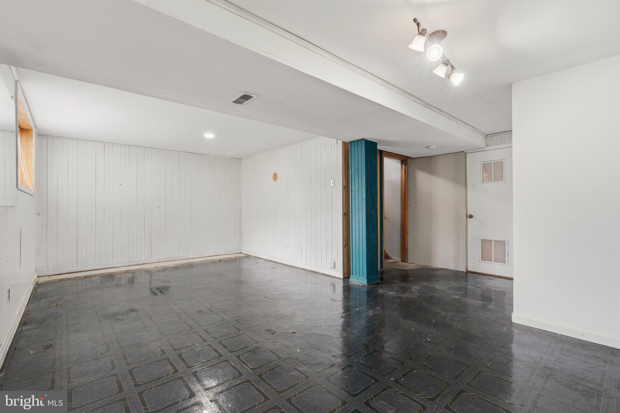 SURRATTS GARDENS - Residential