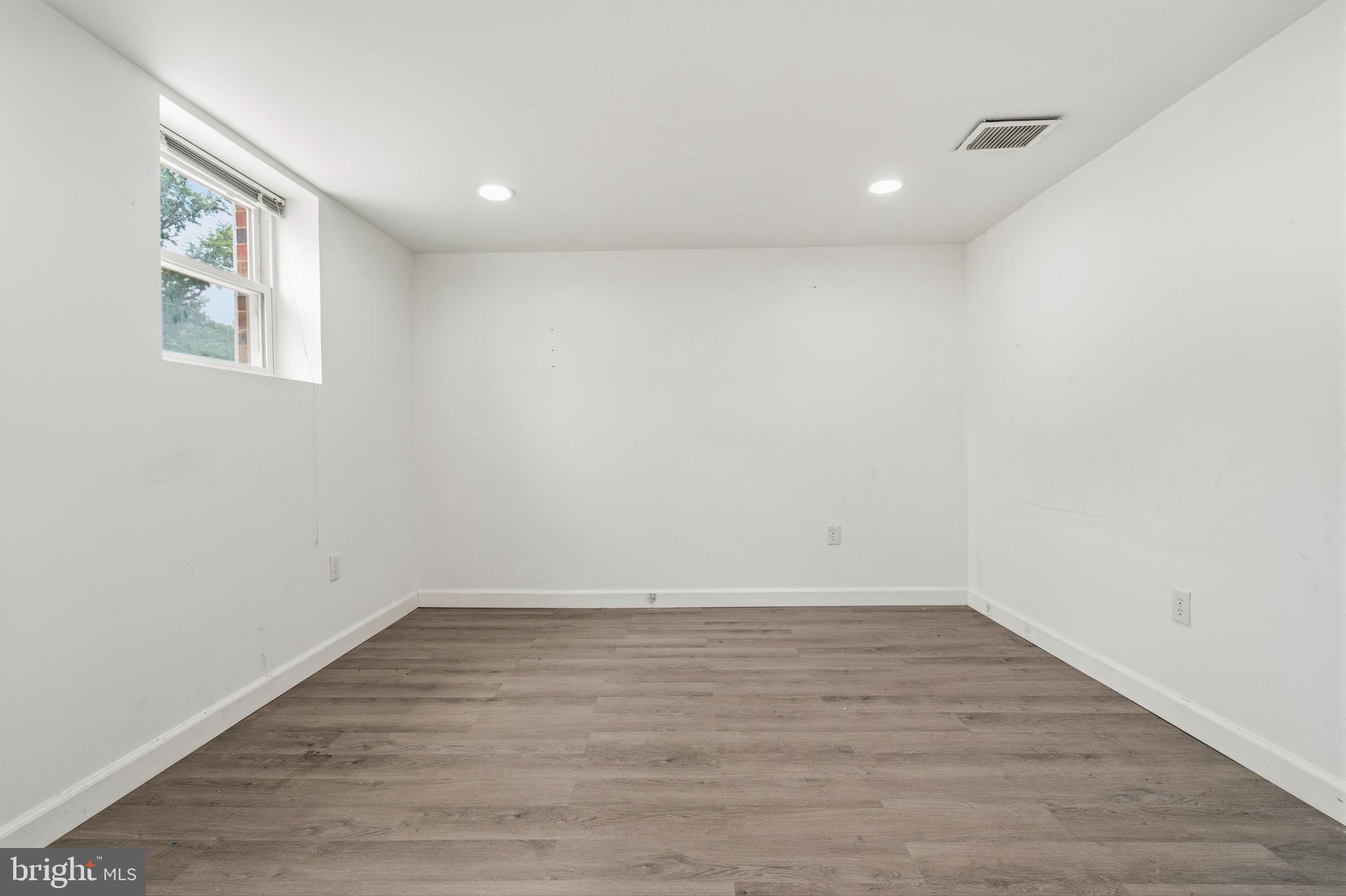SURRATTS GARDENS - Residential