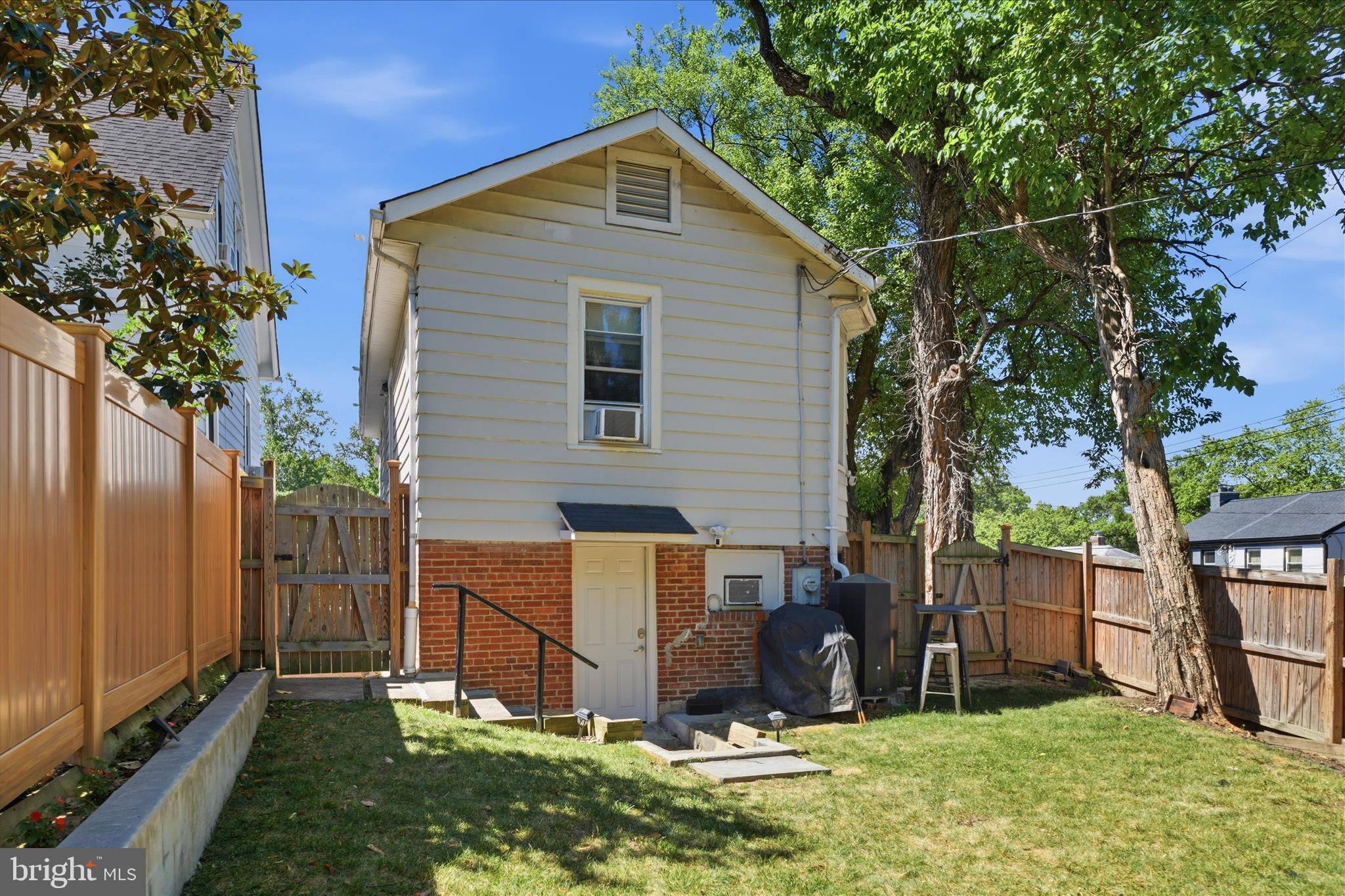 HILL CREST - Residential Income