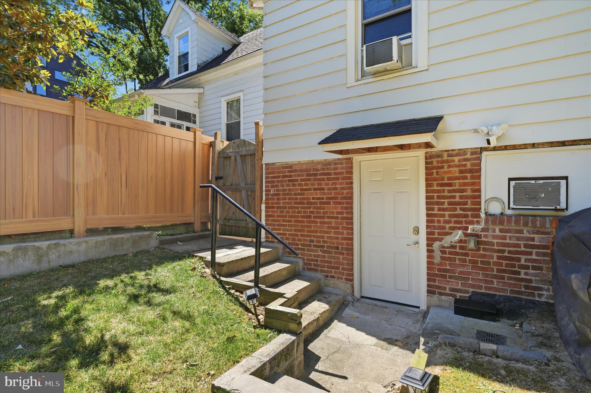 HILL CREST - Residential Income