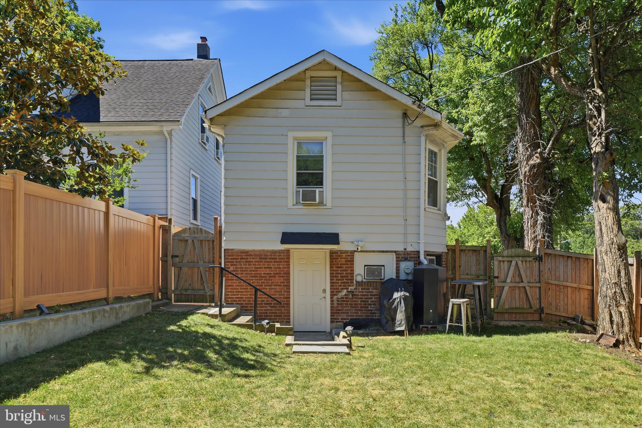 HILL CREST - Residential Income