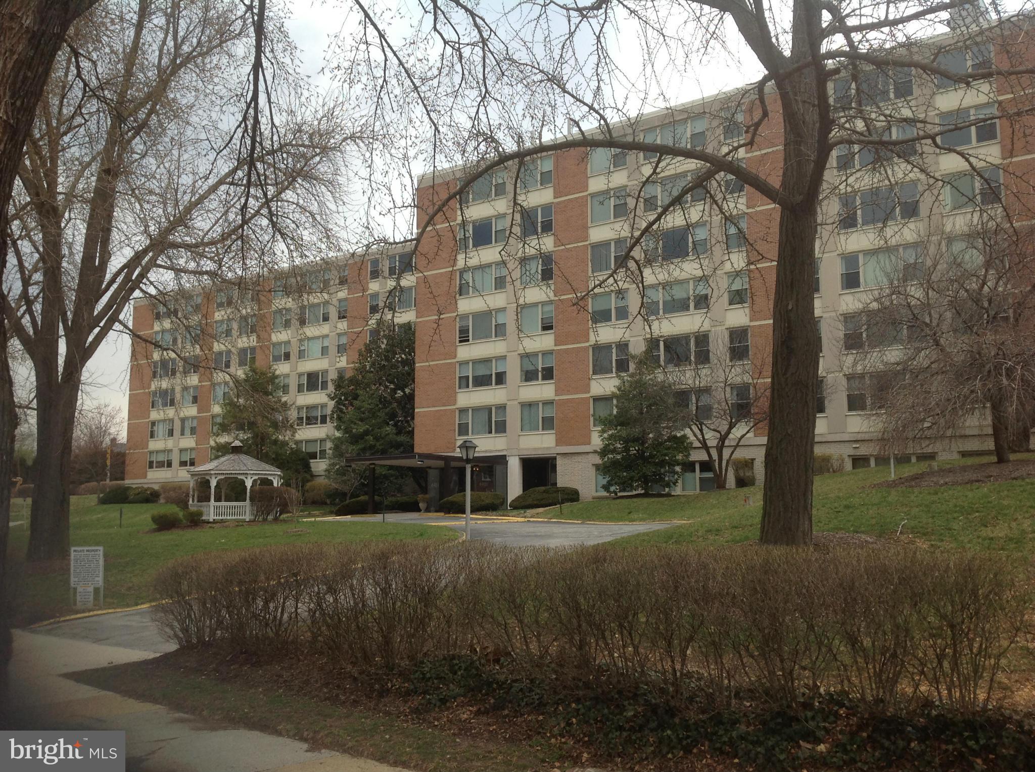 SPACIOUS, COMFORTABLE AND BRIGHT, 1BR/1BA CONDO WITH WESTERN EXPOSURE**REPLACEMENT WINDOWS**PARQUET FLOORS**UPGRADED KITCHEN WITH BAMBOO FLOORS AND SEP ENTRANCE**LARGE WALK-IN HOUSE CLOSET**AMPLE OFF STREET PARKING**POOL**COMMUNITY ROOM**COMMUNITY LAUNDRY ROOM**CONDO FEE INCLUDES HEAT, HOT WATER & COOKING GAS**NO SHOWINGS SUNDAY, MONDAY OR TUESDAY**NO PETS OVER 30 POUNDS**BEAUTIFUL GROUNDS
