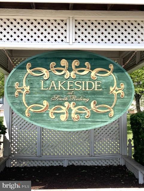 LAKESIDE AT SOUTH RIDING - Residential