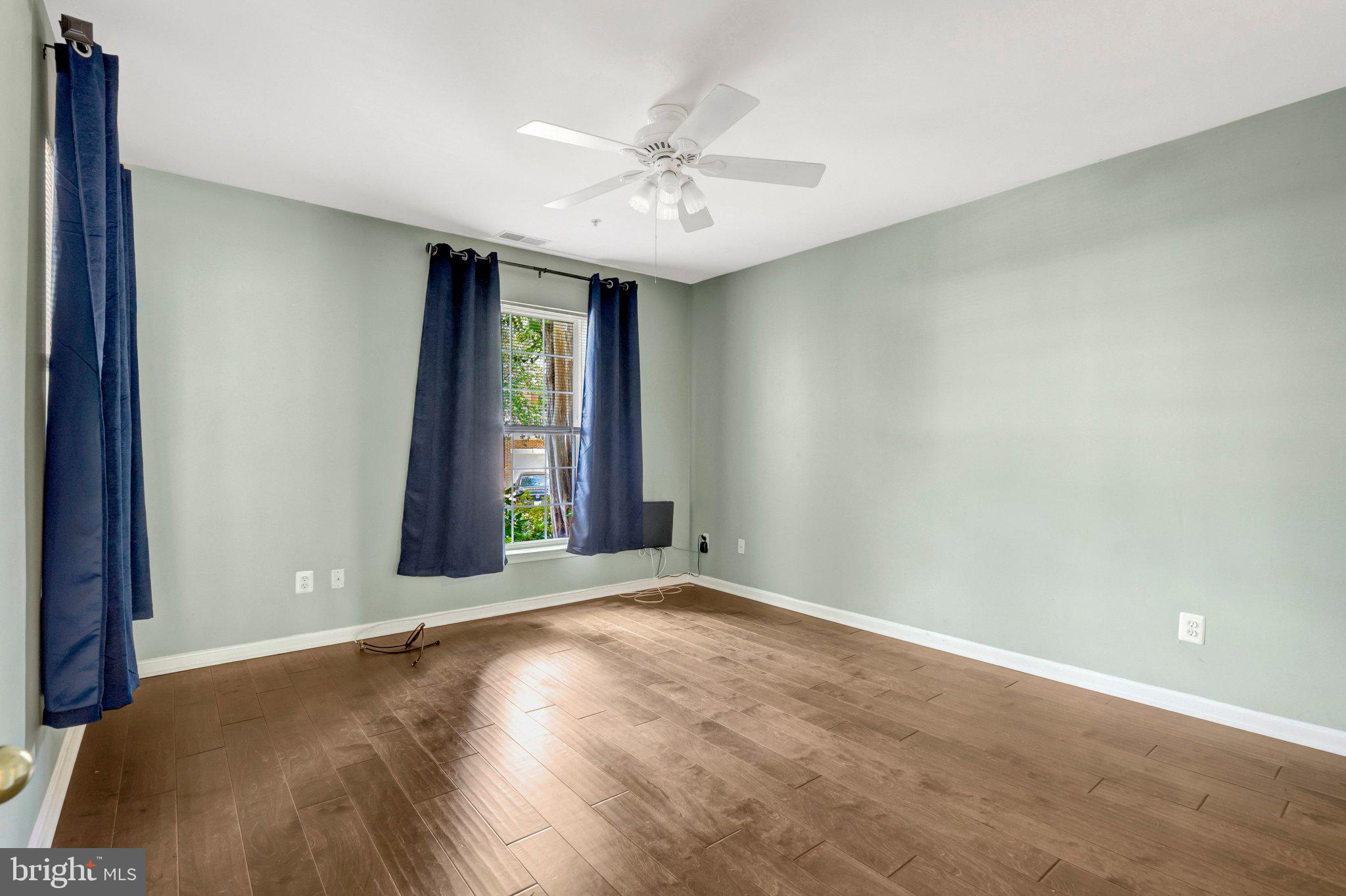 LAKESIDE AT SOUTH RIDING - Residential