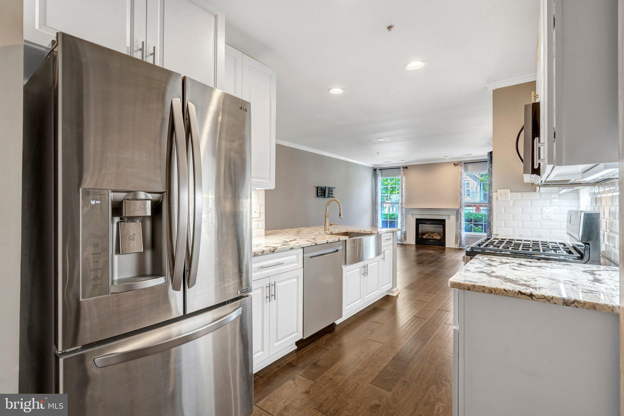 LAKESIDE AT SOUTH RIDING - Residential