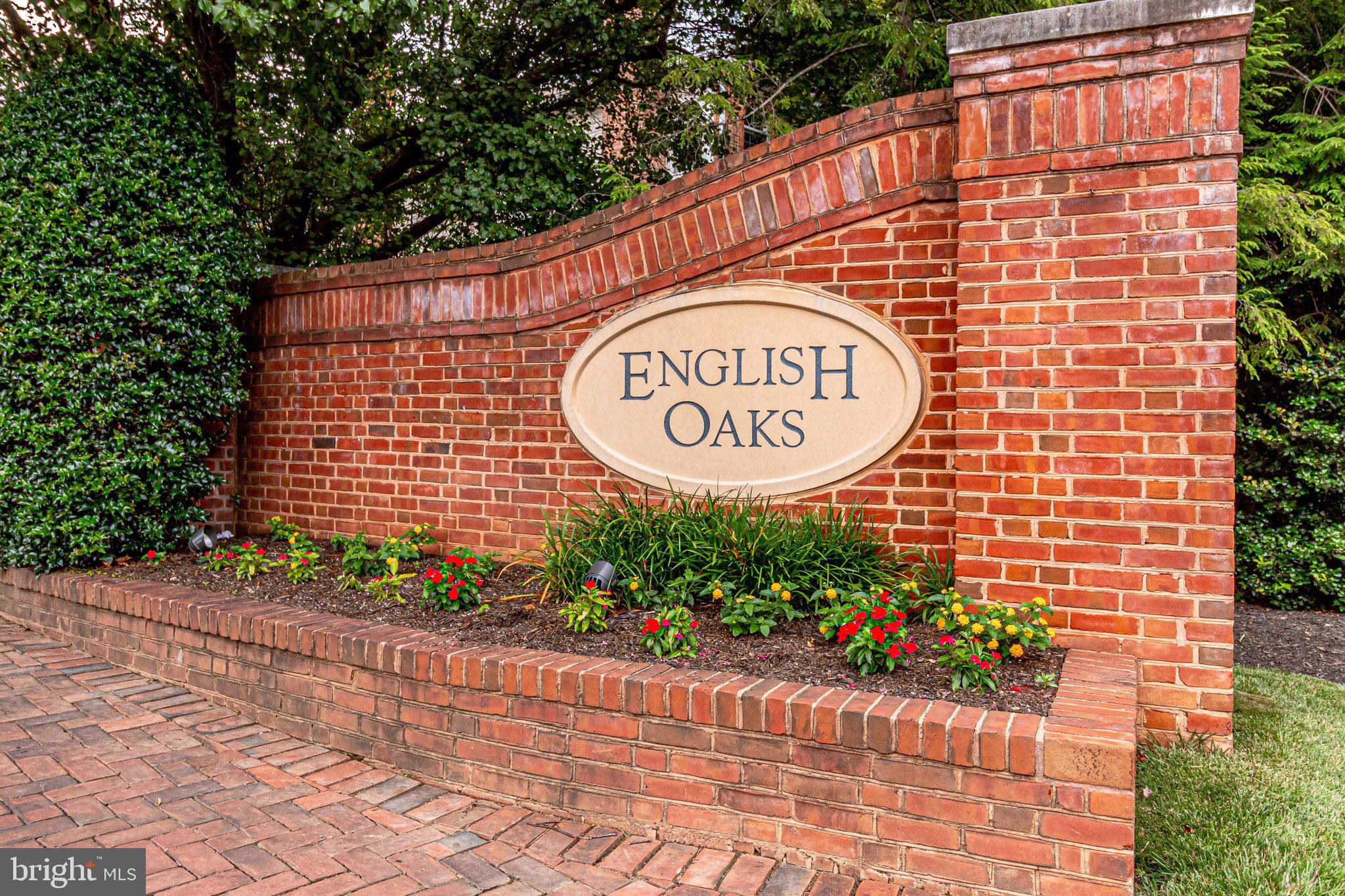 ENGLISH OAKS - Residential