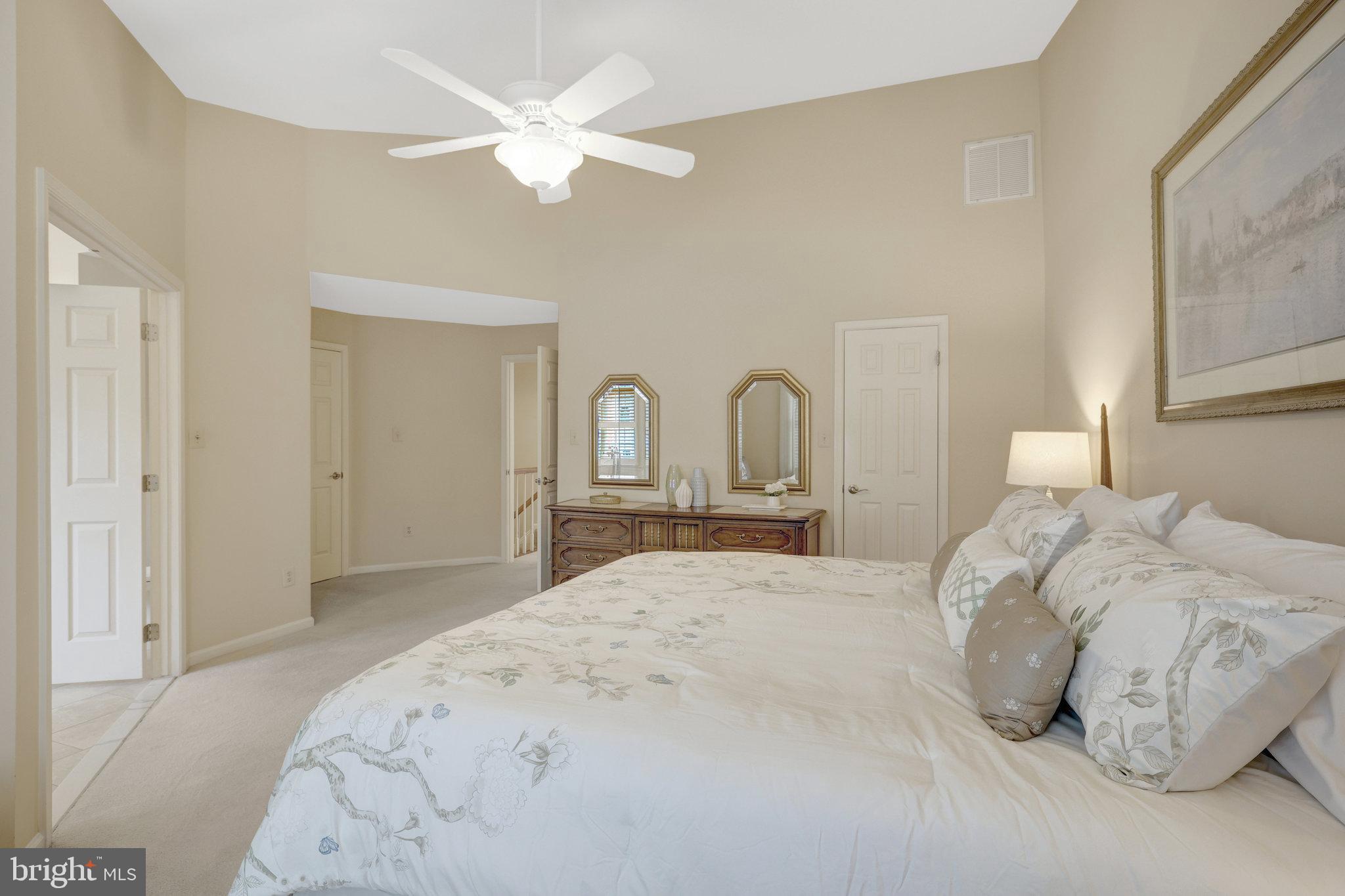 ENGLISH OAKS - Residential