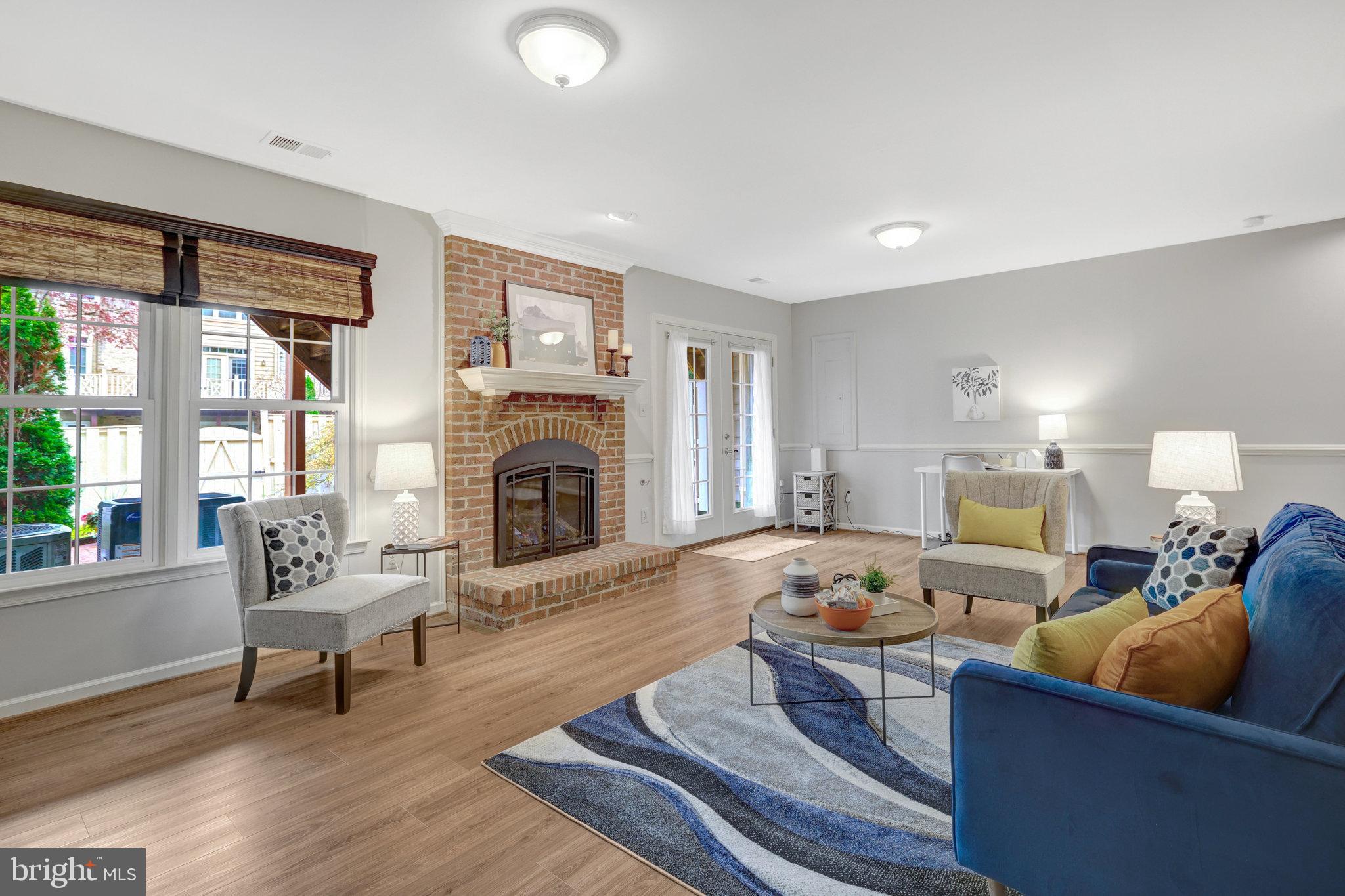 ENGLISH OAKS - Residential